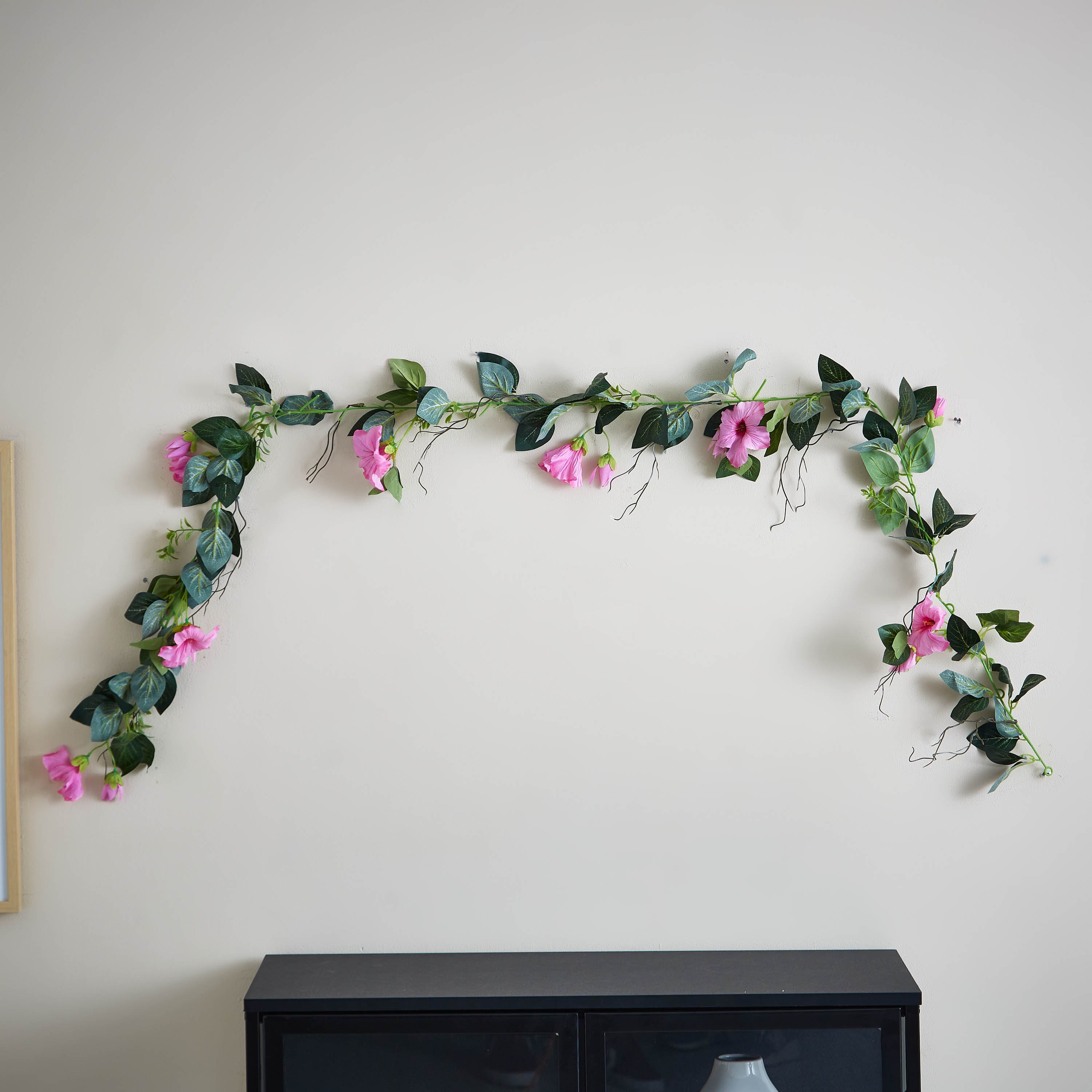 إكليل زهور من إيدينك - 180 سم-hbxdecorandfurnishings-homeaccessories-artificialflowersandplants-image-1