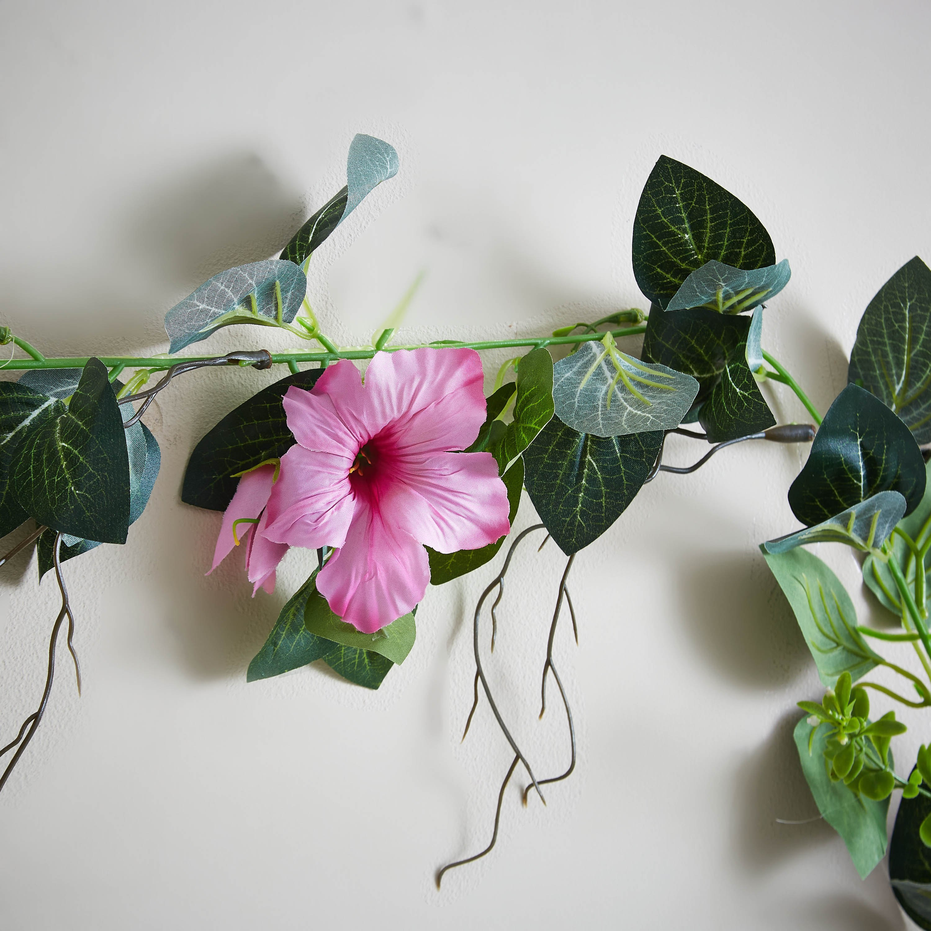 إكليل زهور من إيدينك - 180 سم-hbxdecorandfurnishings-homeaccessories-artificialflowersandplants-image-2