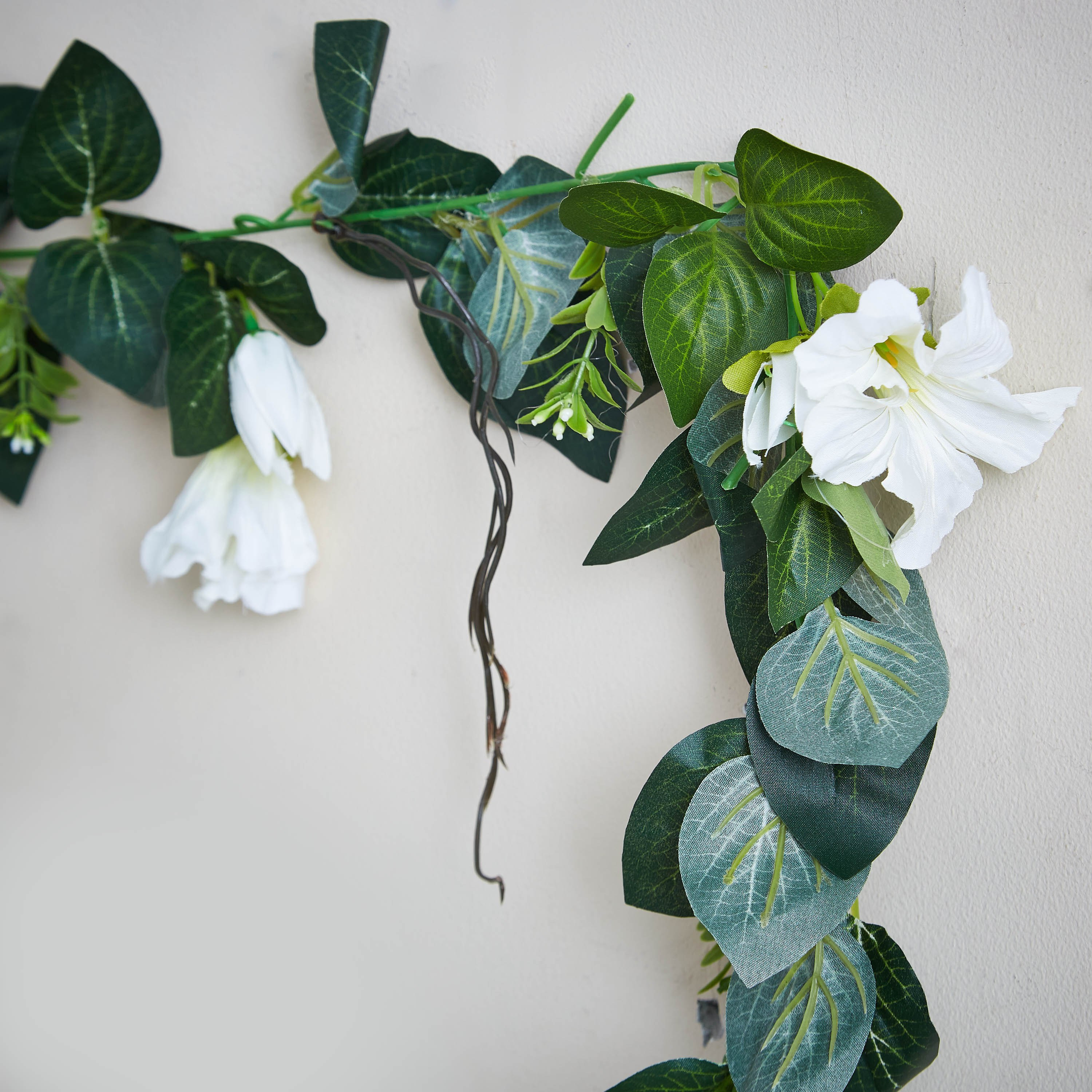 إكليل زهور من إيدينك - 180 سم-hbxdecorandfurnishings-homeaccessories-artificialflowersandplants-image-2