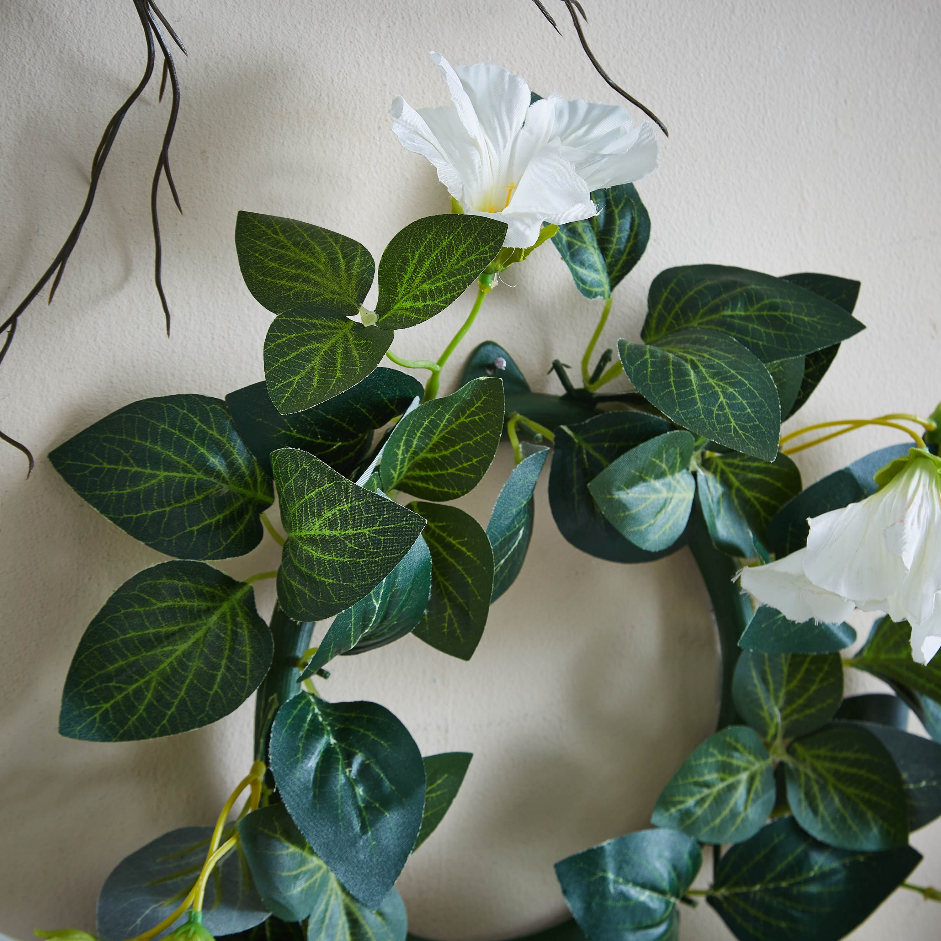 إكليل زهور من إيدينك - 33 سم-hbxdecorandfurnishings-homeaccessories-artificialflowersandplants-image-2