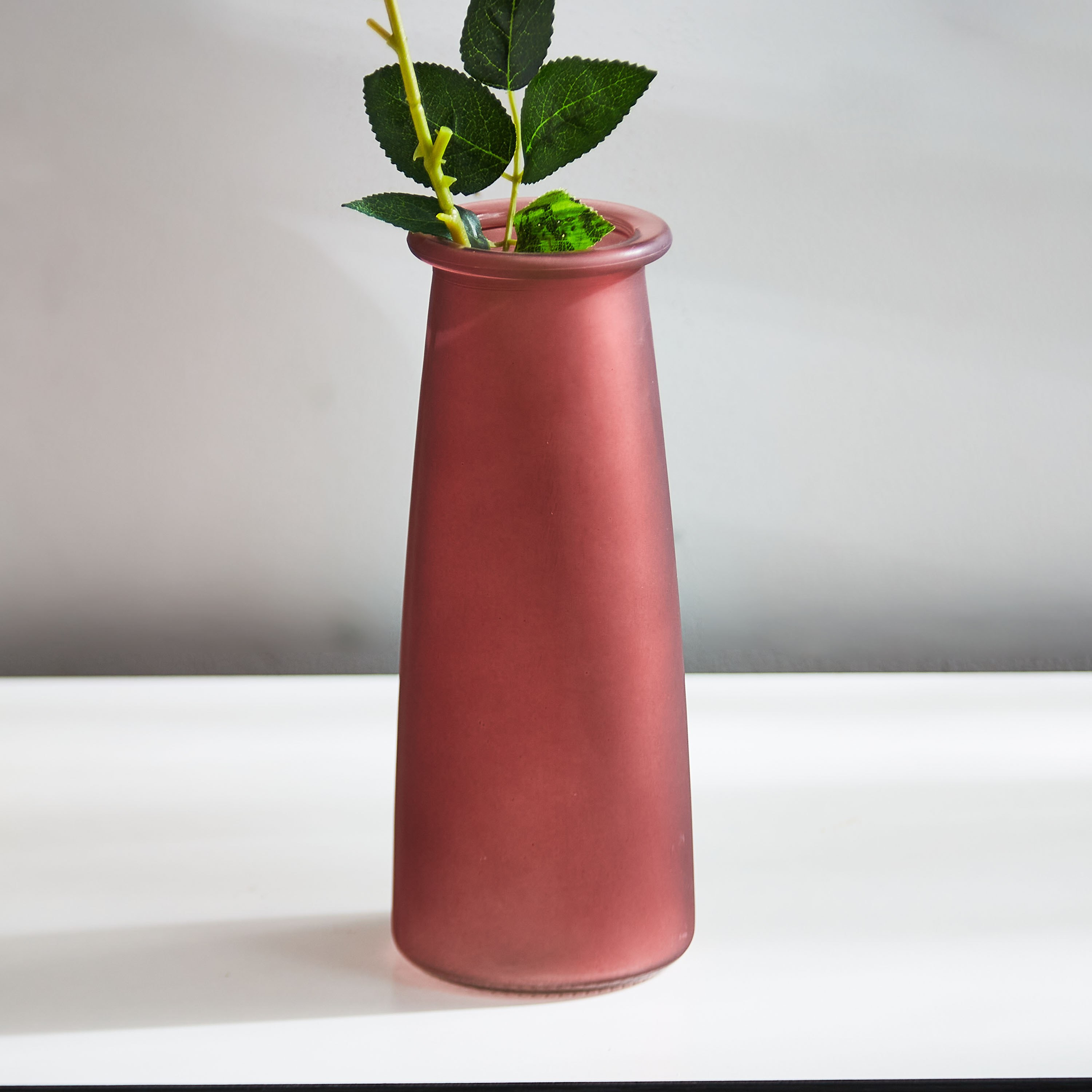 مزهريّة زجاجيّة من كلايد - 9.3x22.5 سم-hbxbedroom-decorandaccessories-vases-image-1