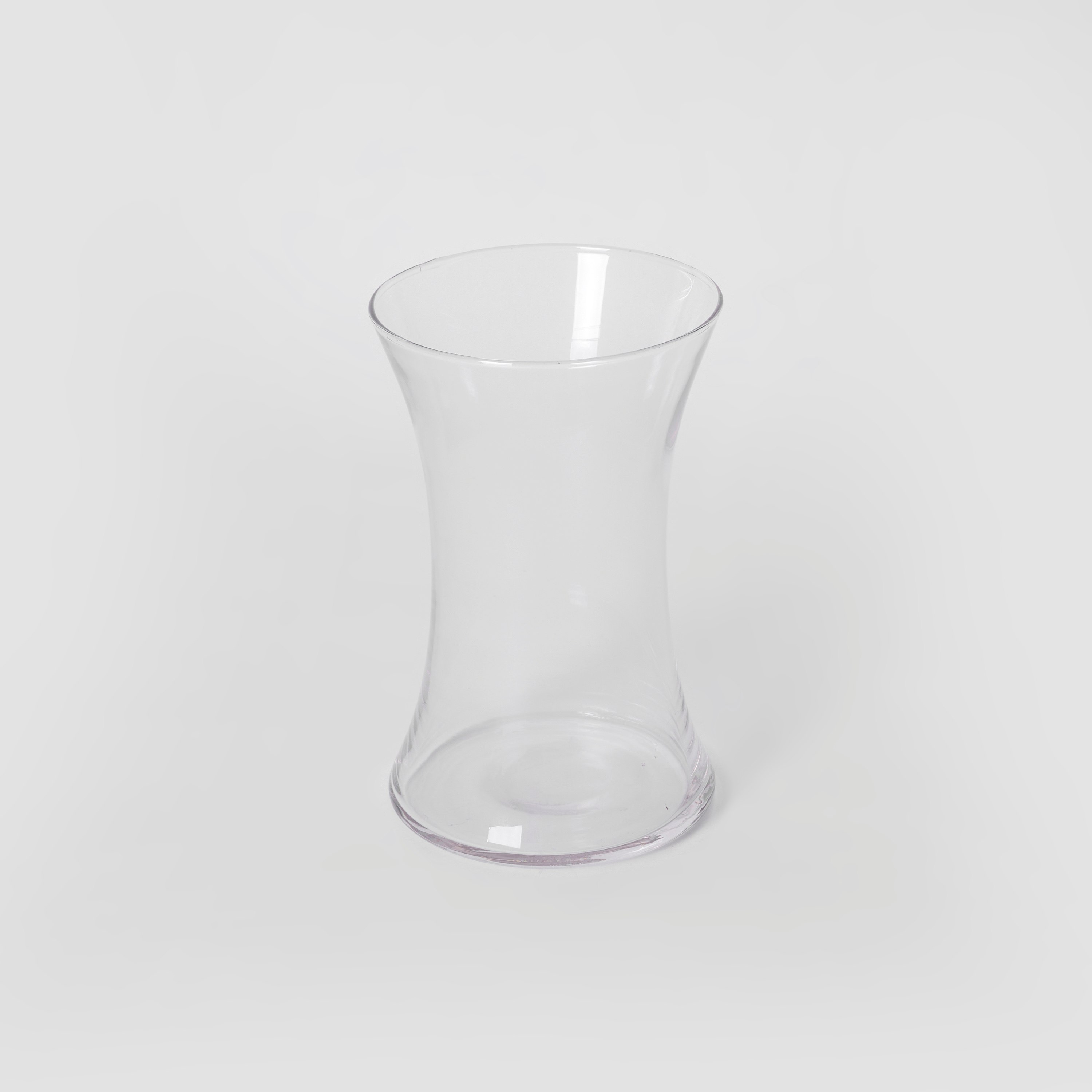 مزهريّة زجاجيّة شفّافة بتصميم ساعة رمليّة من آتلانتا-hbxbedroom-decorandaccessories-vases-image-5