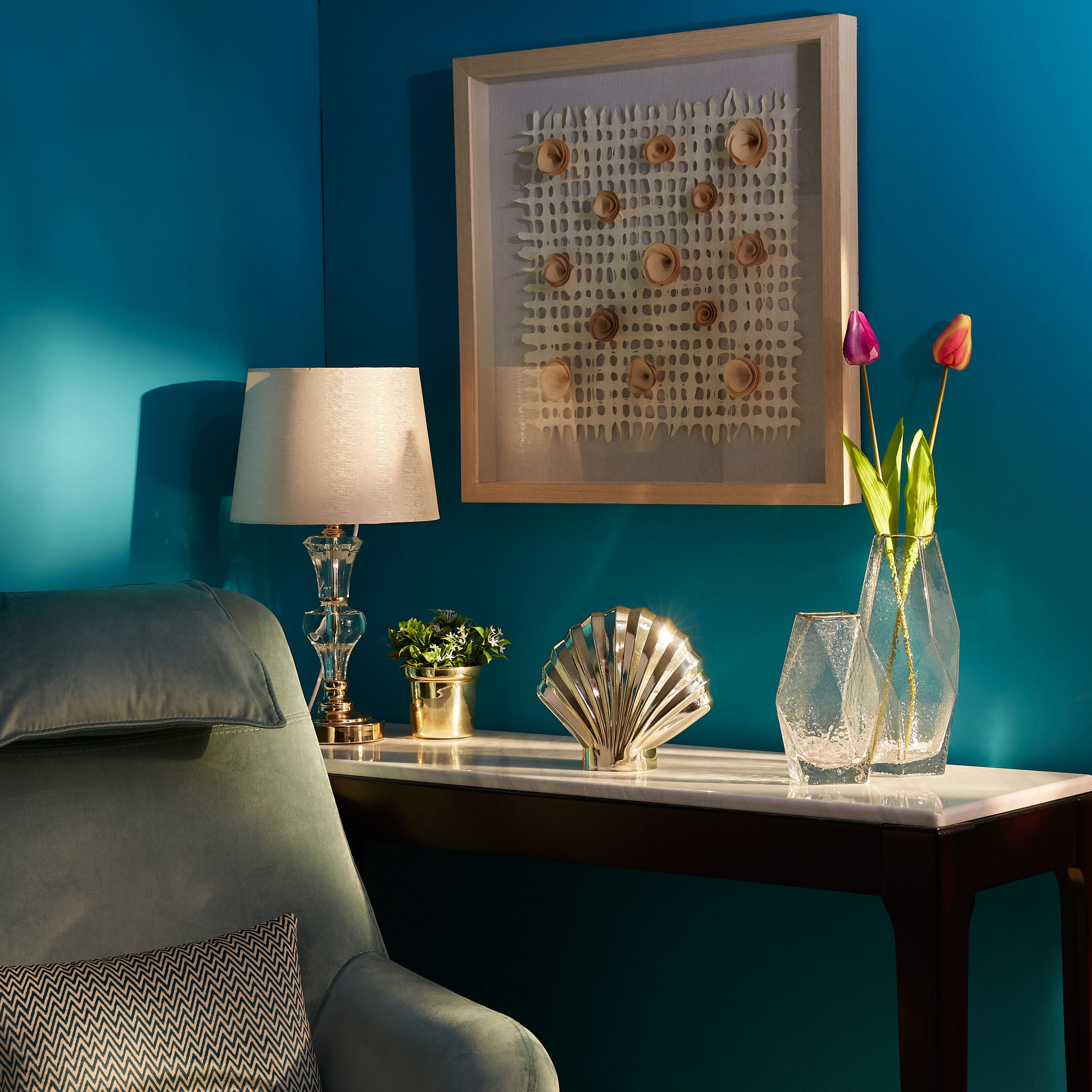 مزهريّة زجاجيّة بارزة الملمس بأطراف ذهبيّة من سكيري-hbxbedroom-decorandaccessories-vases-image-4