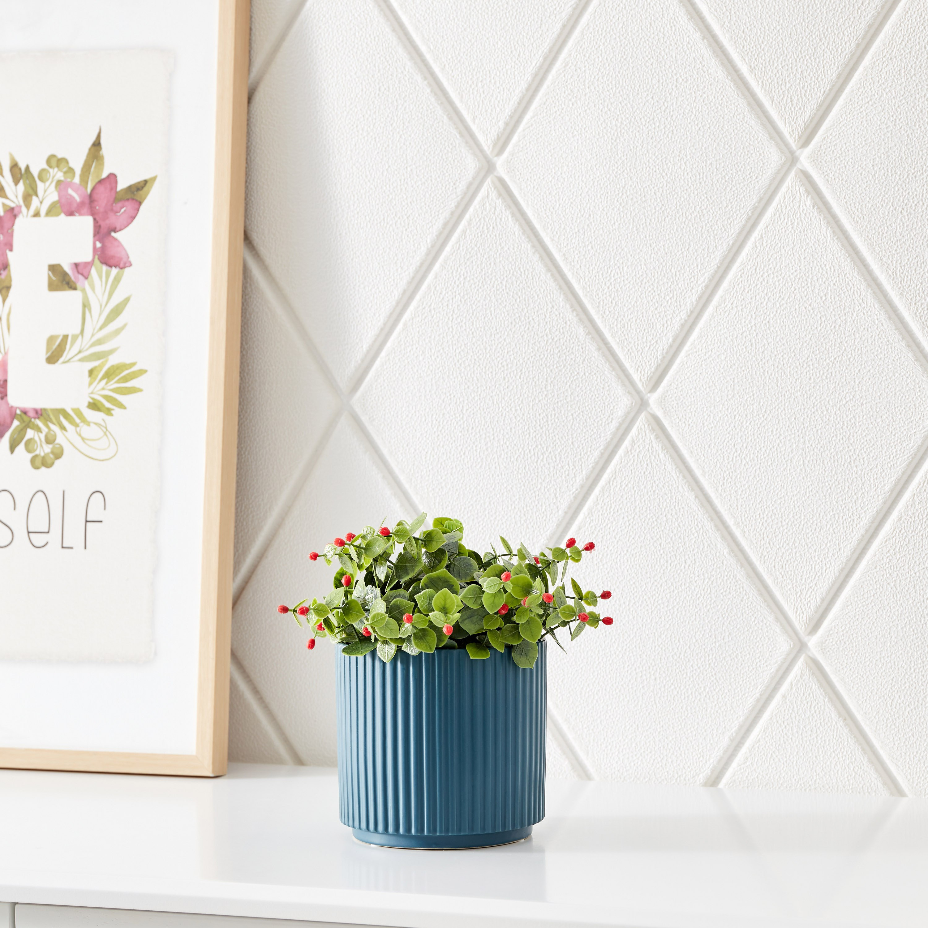 مزهرية سيراميك مضلّعة مع حامل من سانسا - 14x14x12.5 سم-hbxbedroom-decorandaccessories-vases-image-1