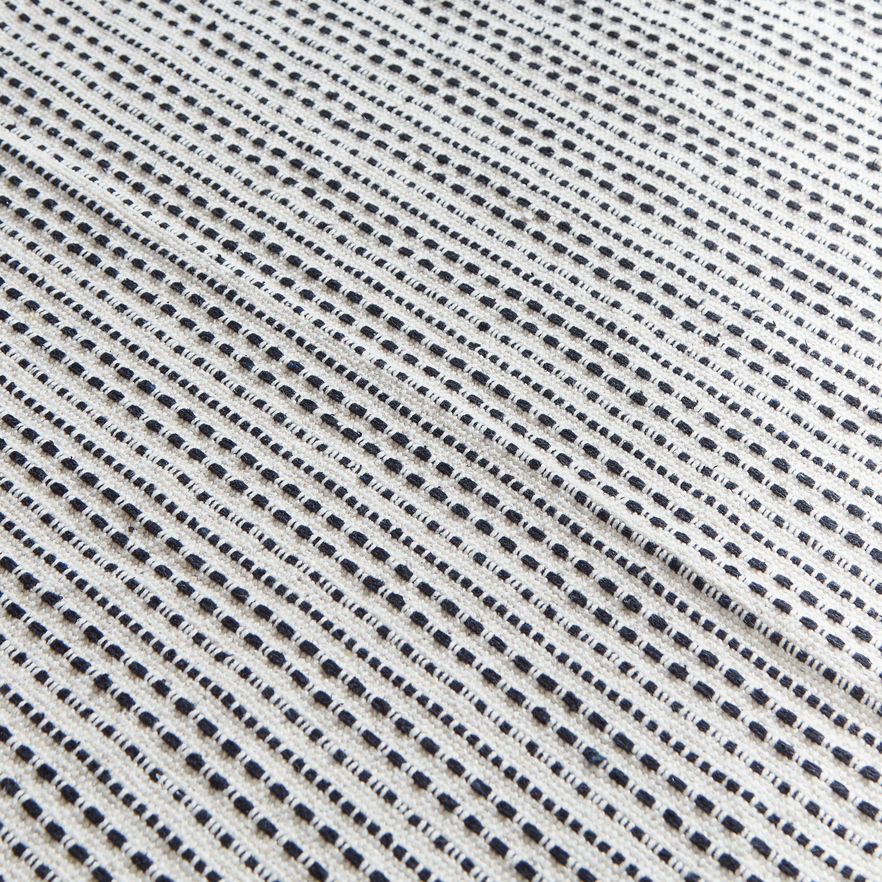 سجادة صغيرة من قطن معاد تدويره من ألان - 80x50 سم-hbxdecorandfurnishings-floorcoverings-rugs-image-2