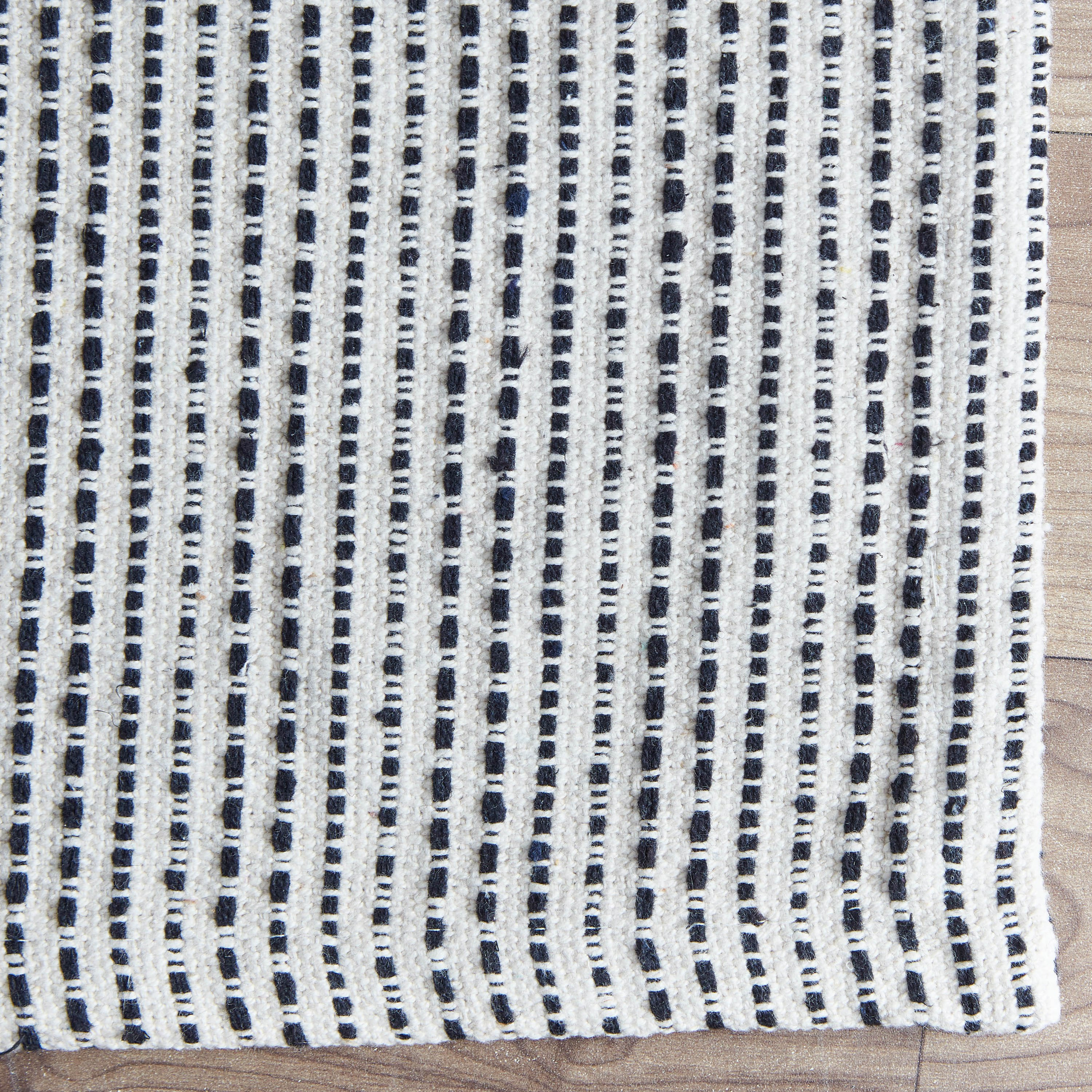 سجادة صغيرة من قطن معاد تدويره من ألان - 80x50 سم-hbxdecorandfurnishings-floorcoverings-rugs-image-3