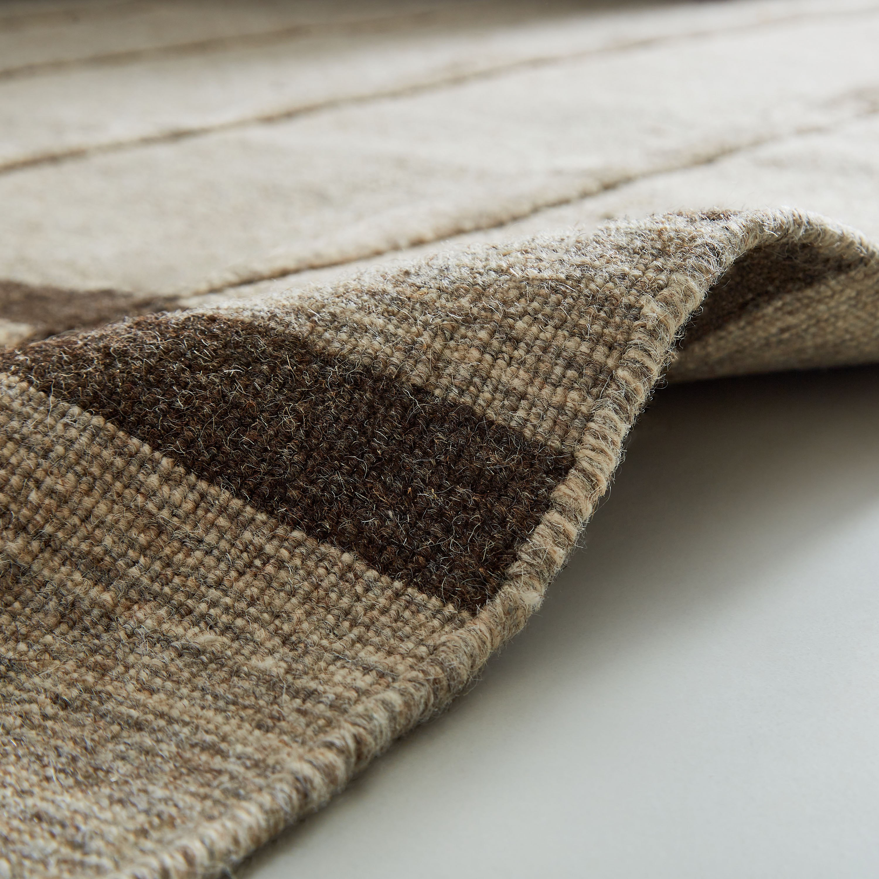 سجادة دوري صوف مصنوعة يدويًا من ليام - 133x195 سم-hbxdecorandfurnishings-floorcoverings-rugs-image-3