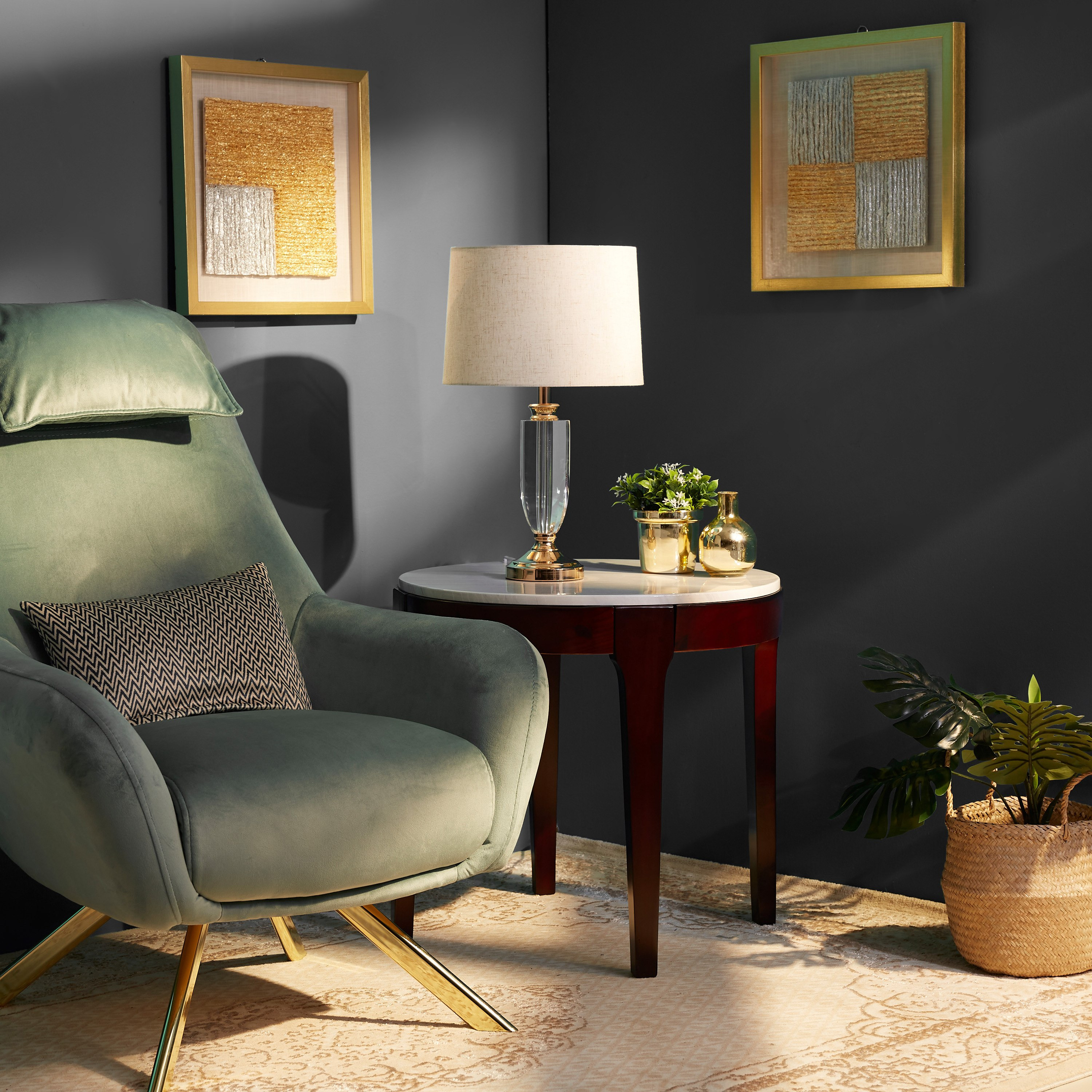 مصباح طاولة بقاعدة معدنية كريستال مع غطاء كُسرات من كورسا - 51×28 سم-hbxlivingroom-lighting-tablelamps-image-4