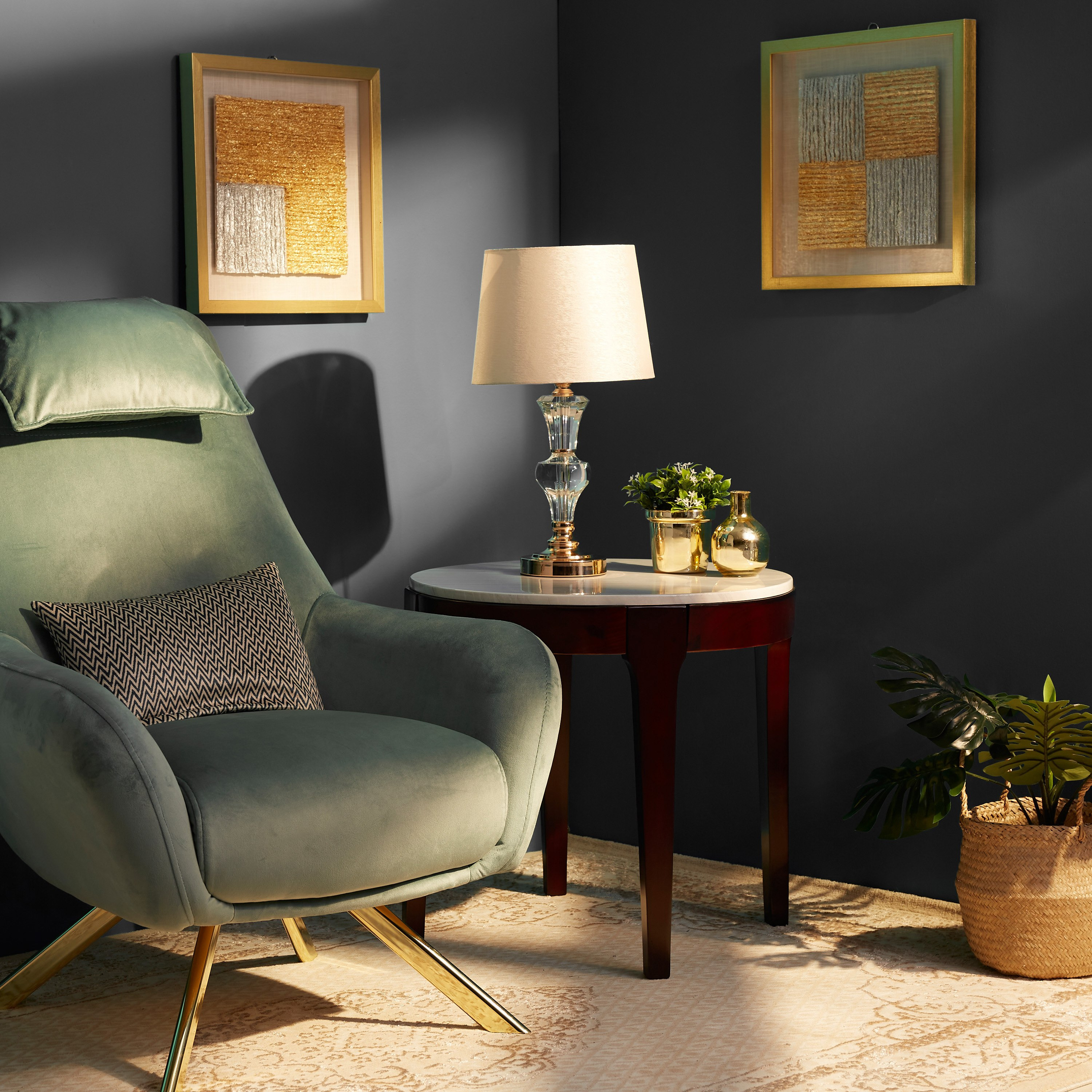 مصباح طاولة بقاعدة كريستال وغطاء من كورسا - 56×35 سم-hbxlivingroom-lighting-tablelamps-image-4