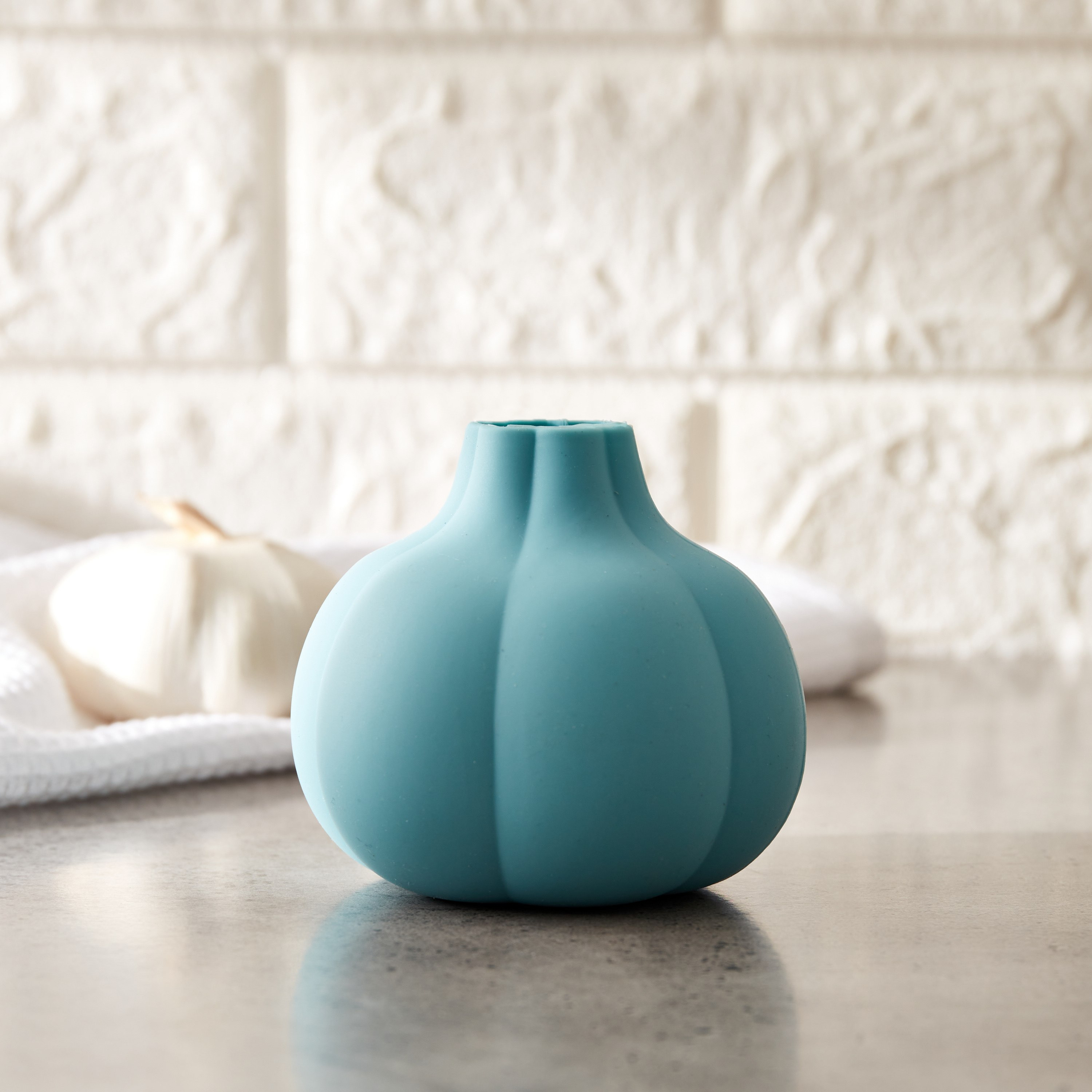 مقشرة ثوم من إيزي شيف - 8.5x7.5 سم-hbxhomeware-hbxkitchen-image-1