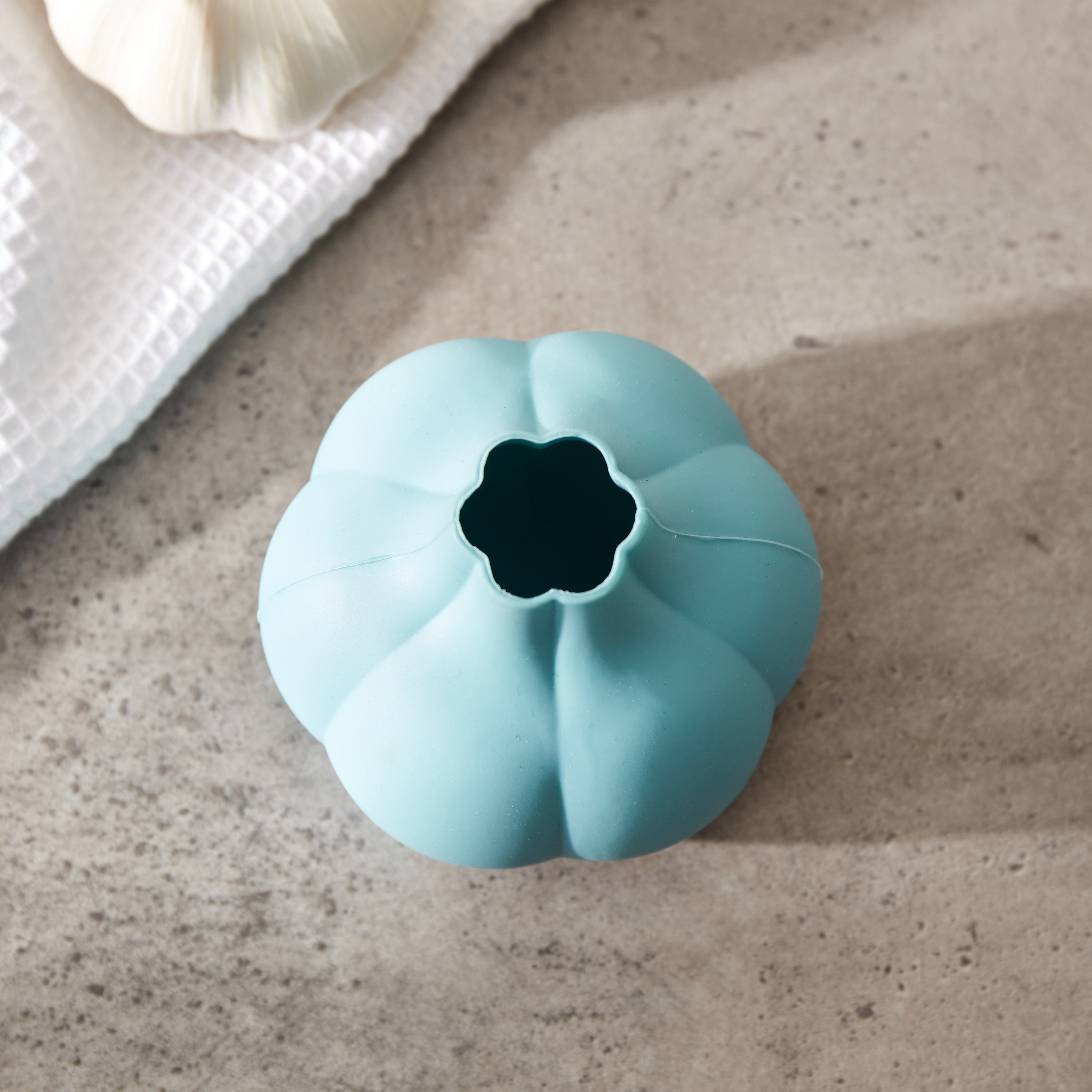 مقشرة ثوم من إيزي شيف - 8.5x7.5 سم-hbxhomeware-hbxkitchen-image-2