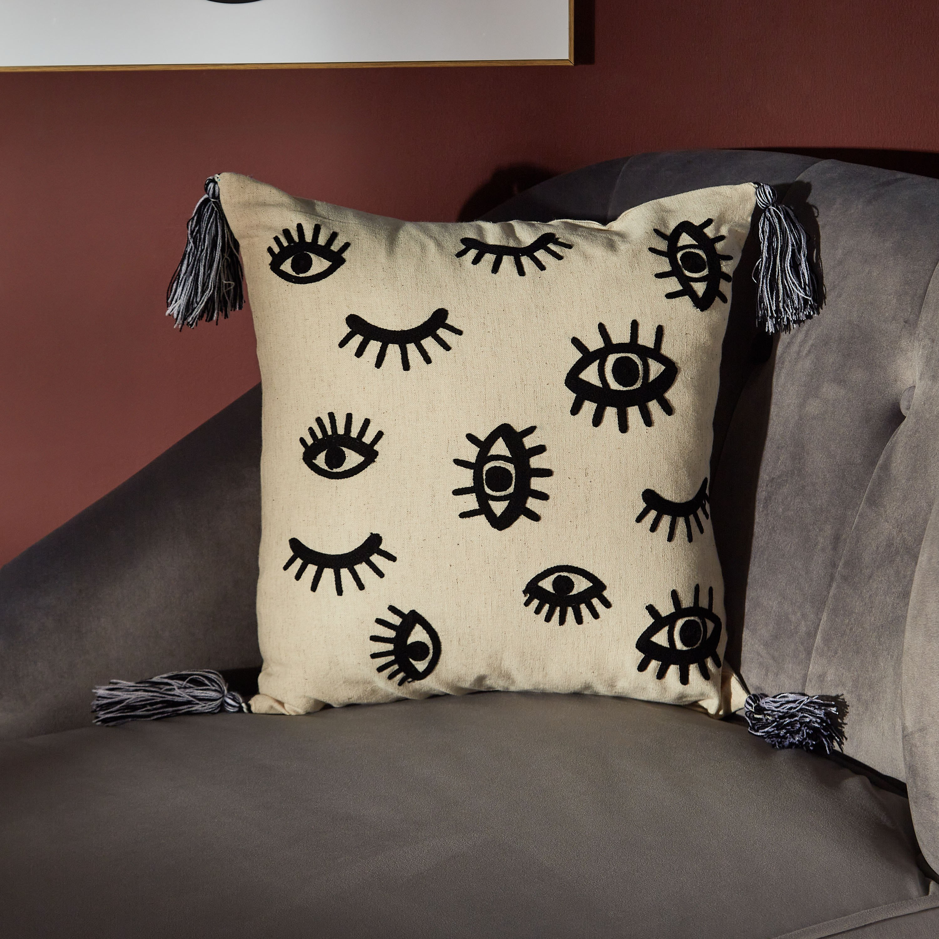 وسادة محشوة مطرزة - 40x40 سم-hbxlivingroom-furnishings-cushionsandcovers-filledcushions-image-1
