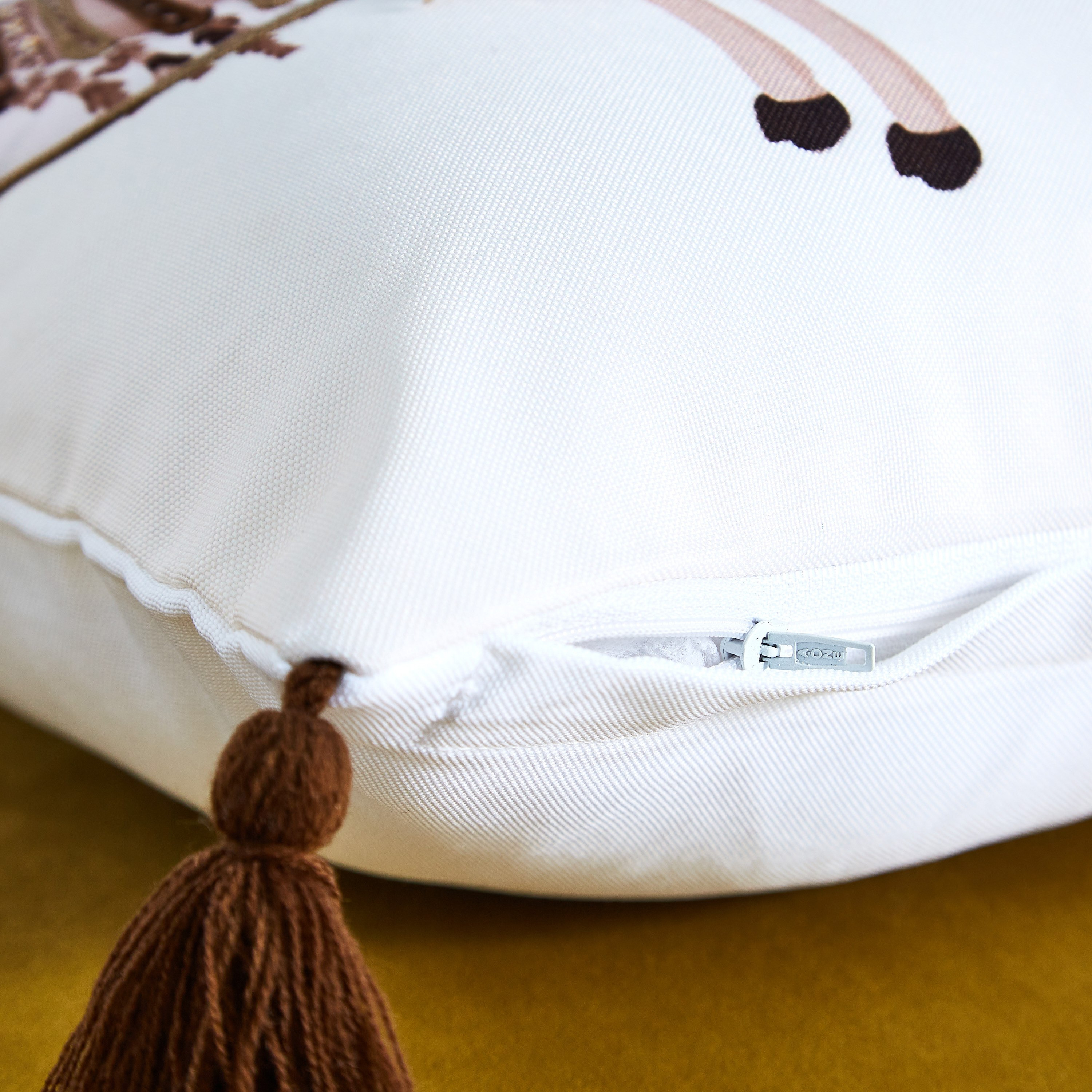 وسادة محشوة ومطرزة بطبعات جمل - 30x50 سم-hbxlivingroom-furnishings-cushionsandcovers-filledcushions-image-3