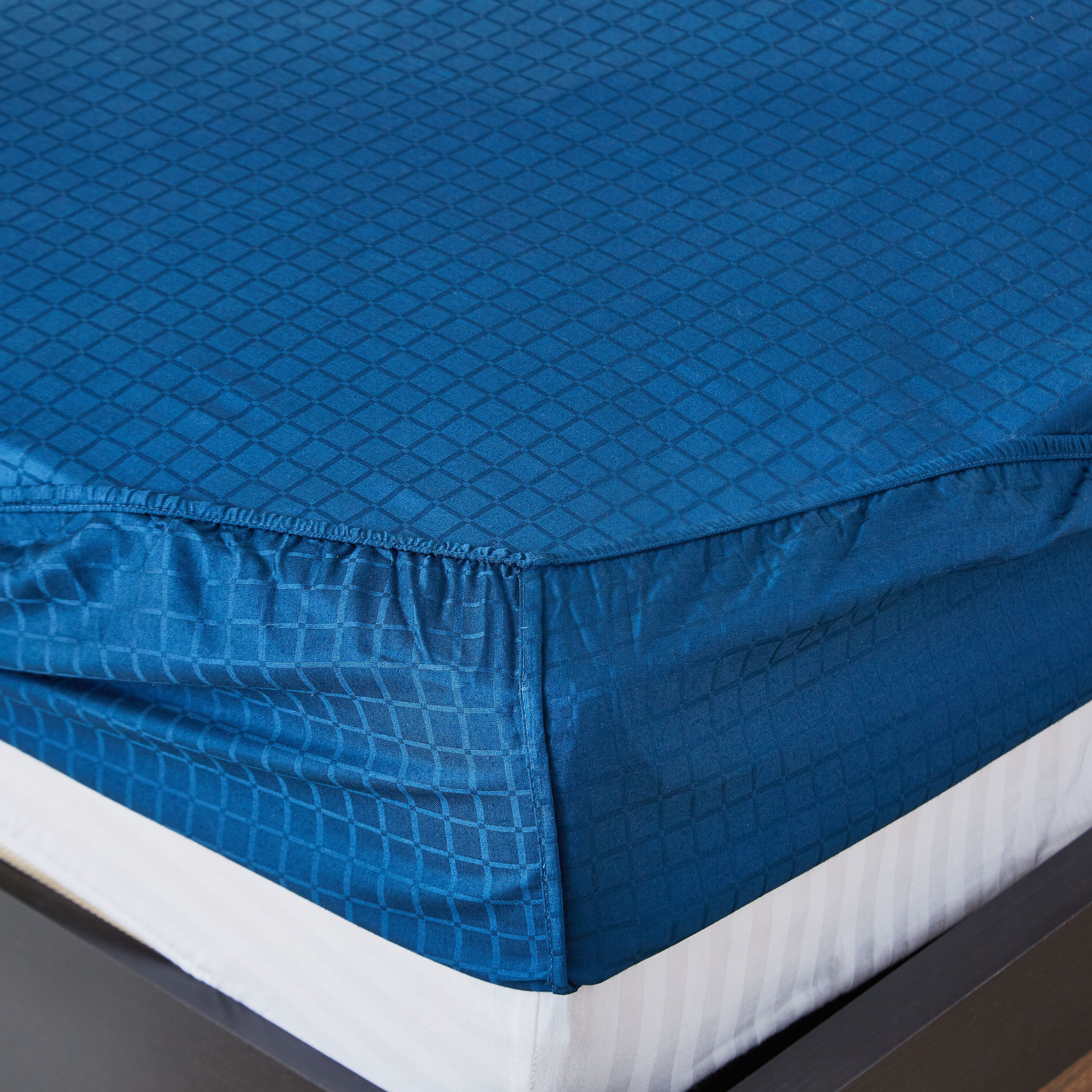 شرشف مطاطي كوين من كامبريدج إيفو كير - 150x200 سم-hbxhomeware-hbxbedroom-image-3