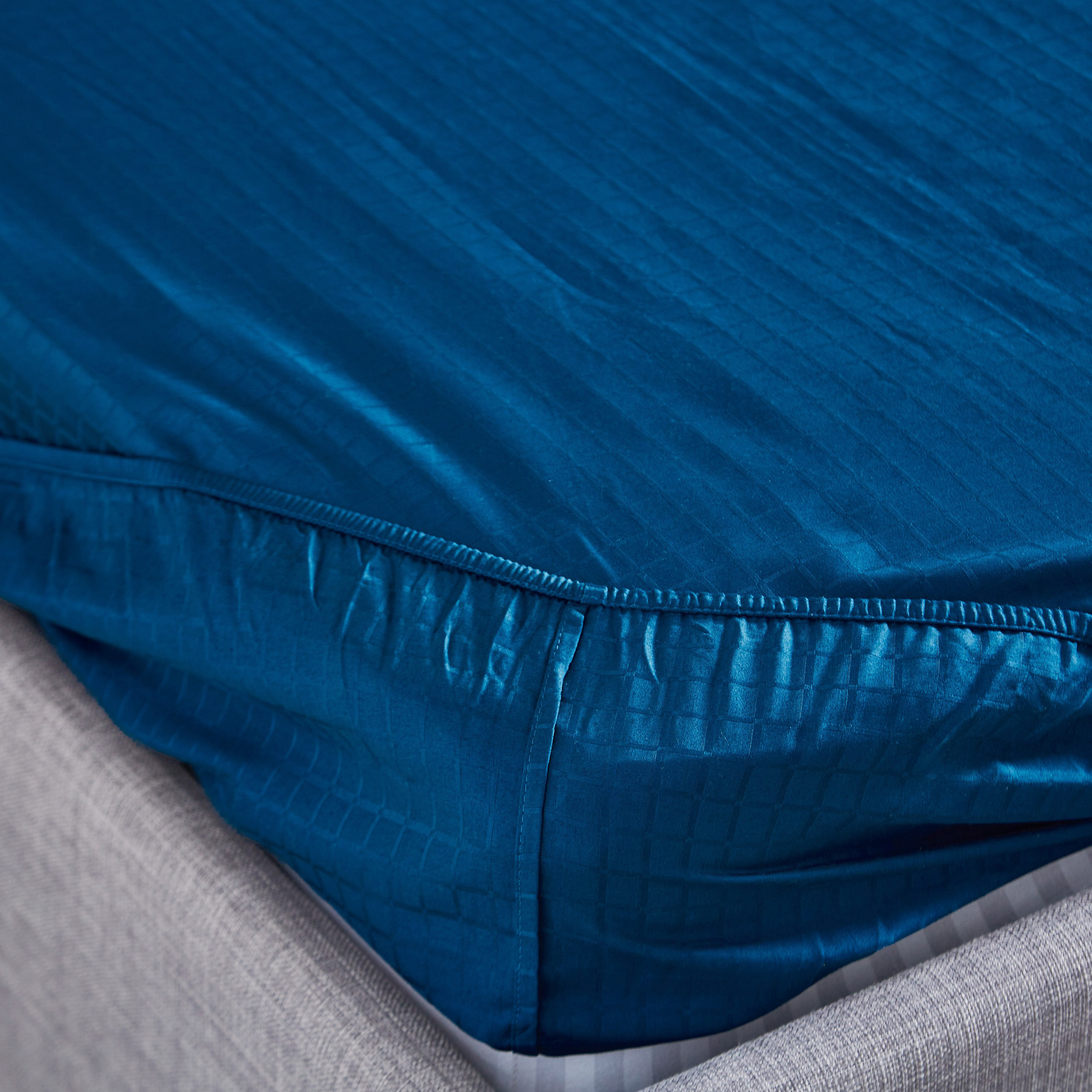 شرشف مطّاطي كينج معالج بزيت الصبار والجوجوبا من كامبريدج - 180x200+30 سم-hbxhomeware-bedding-fittedsheets-image-4