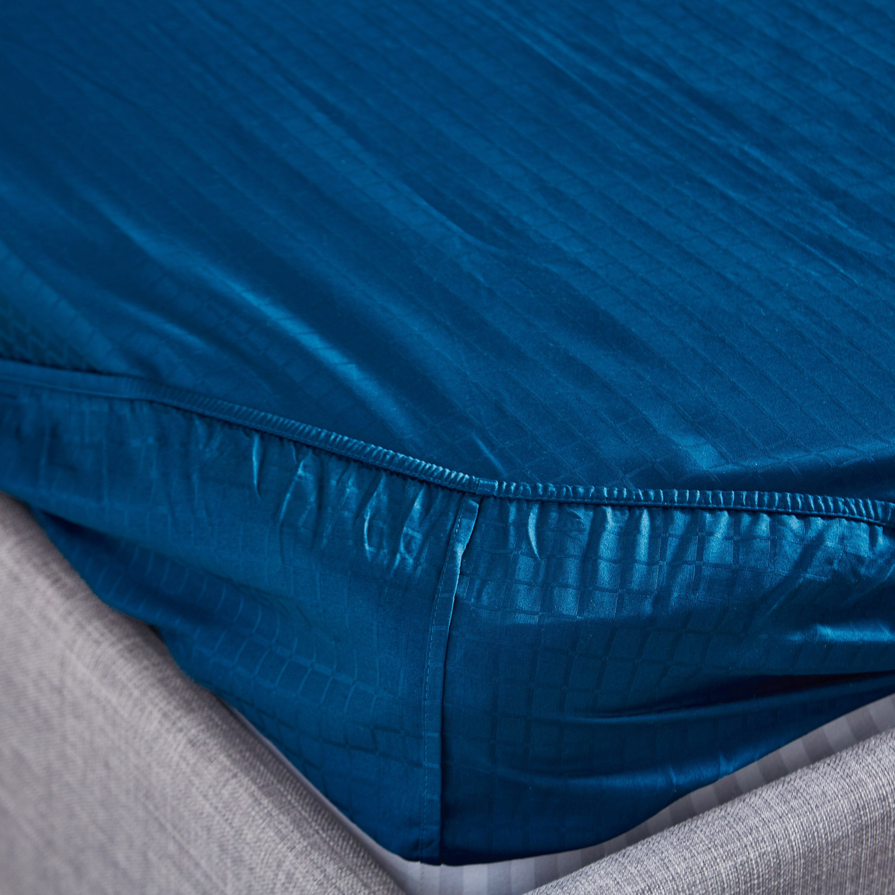 Cambridge Aloe Vera and Jojoba Oil Treated Super King Fitted Sheet - 200x200+30 cm-hbxhomeware-hbxbedroom-image-4