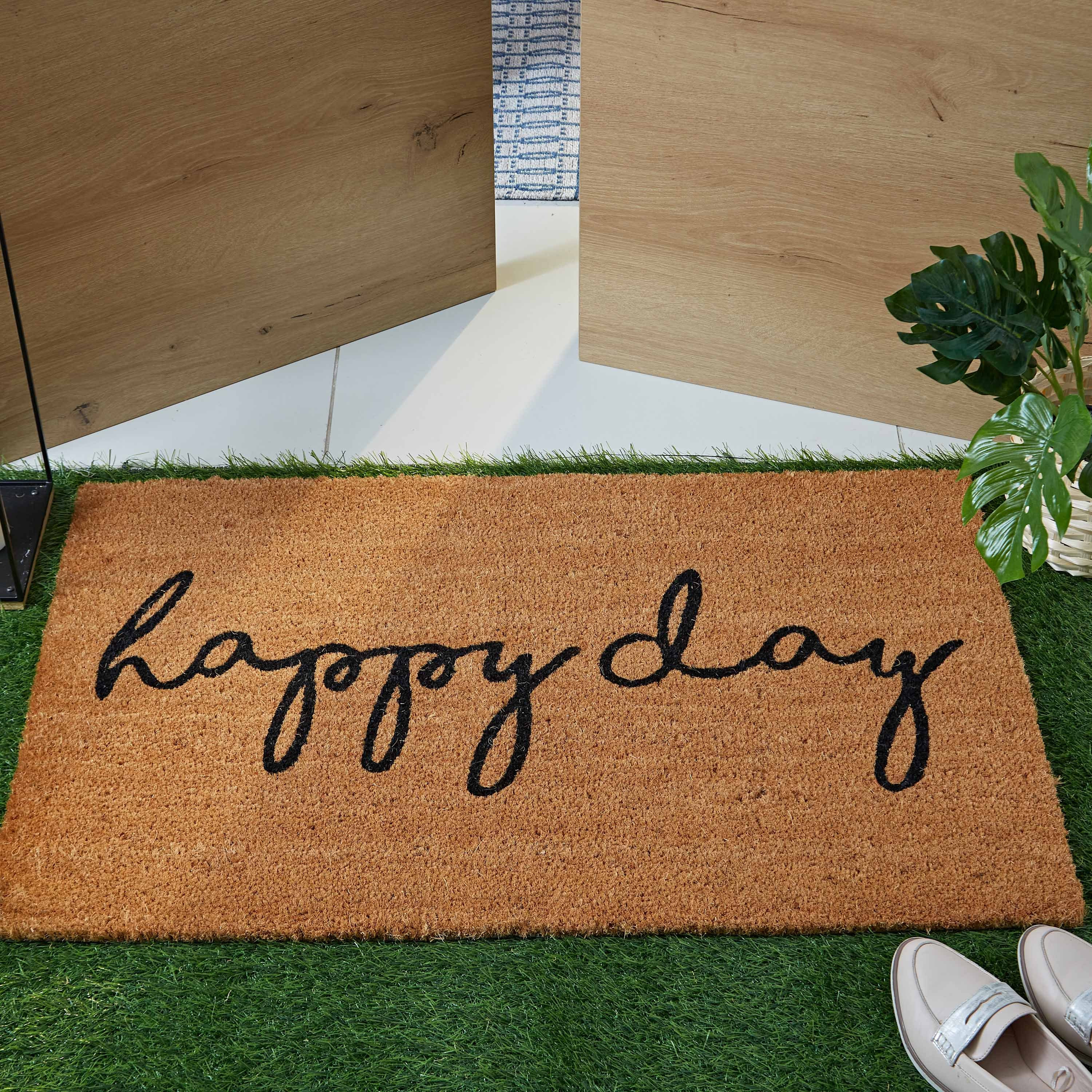 سجادة باب من ألياف جوز الهند بطبعات وظهر كلوريد بولي فينيل بتصميم هابي داي - 60x90 سم-hbxhomeware-hbxlivingroom-image-1