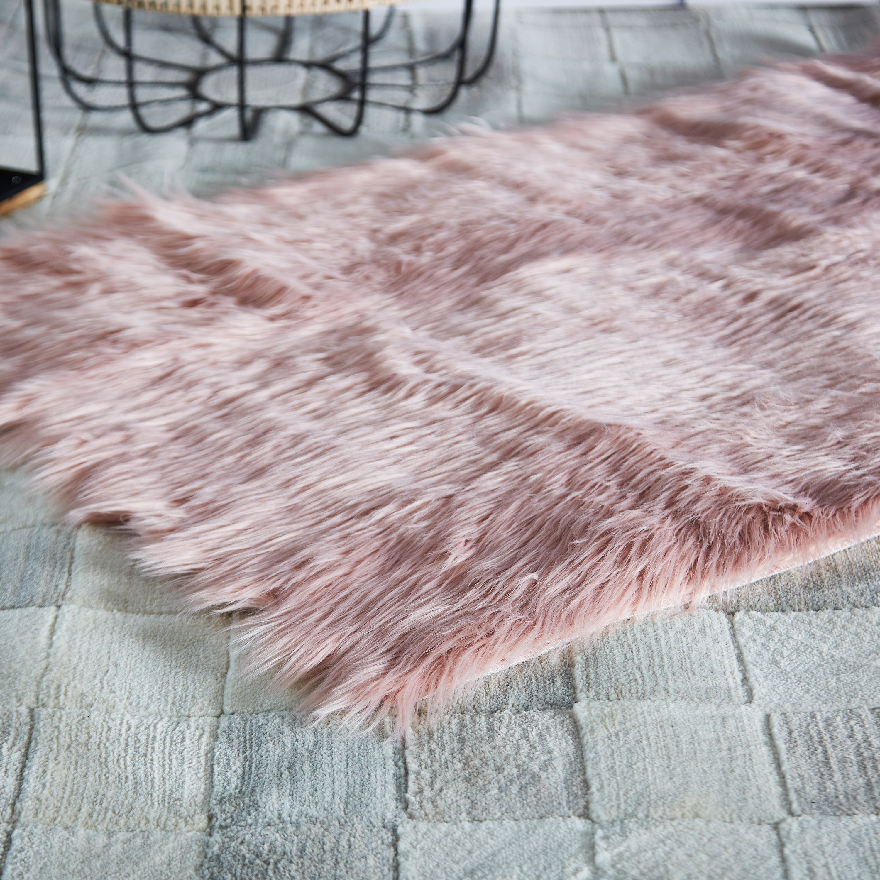 سجادة من جلد الغنم الاصطناعي - 70x110 سم-hbxdecorandfurnishings-floorcoverings-rugs-image-3