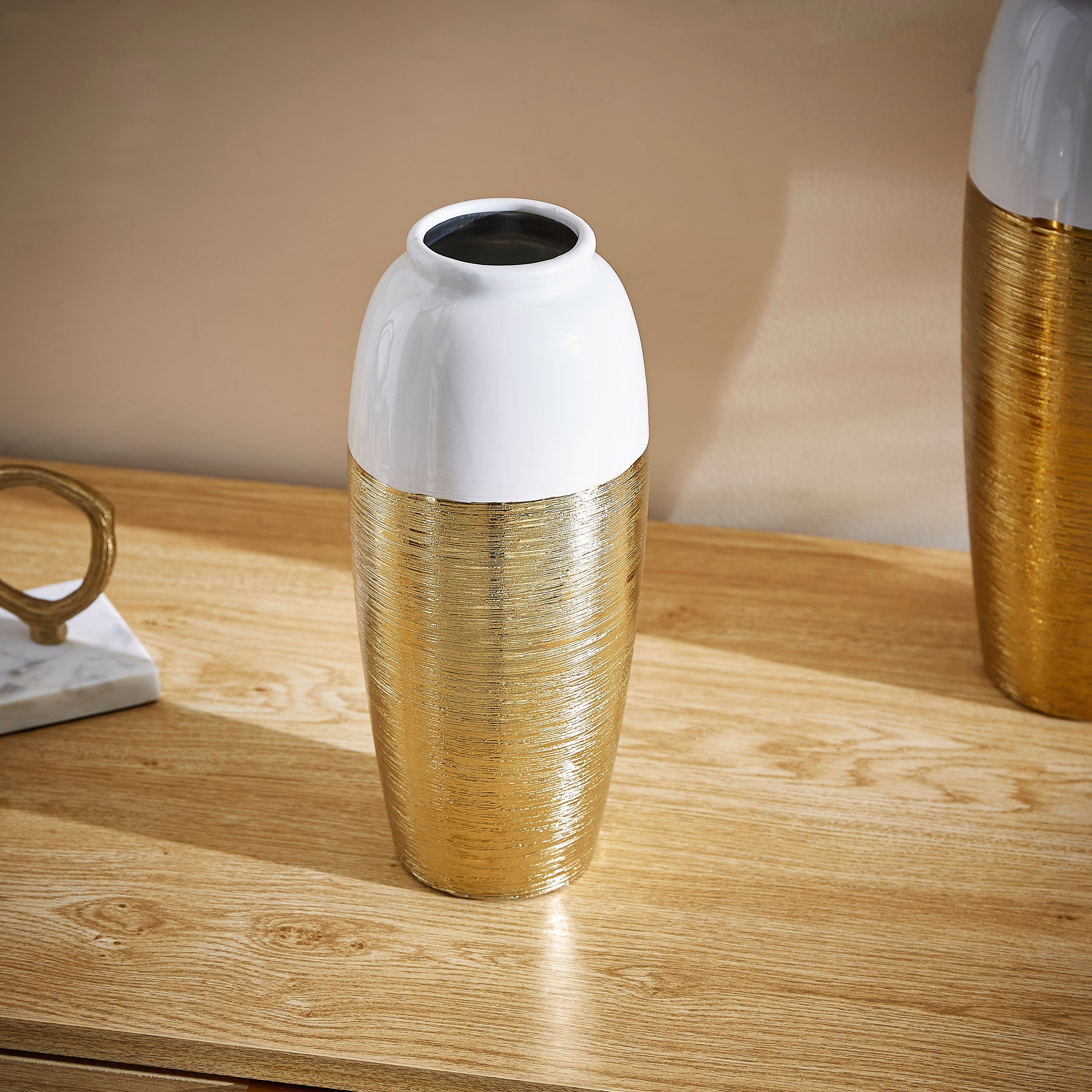 مزهرية سيراميك مزدوجة بارزة الملمس من كازا - 12x12x28 سم-hbxbedroom-decorandaccessories-vases-image-3