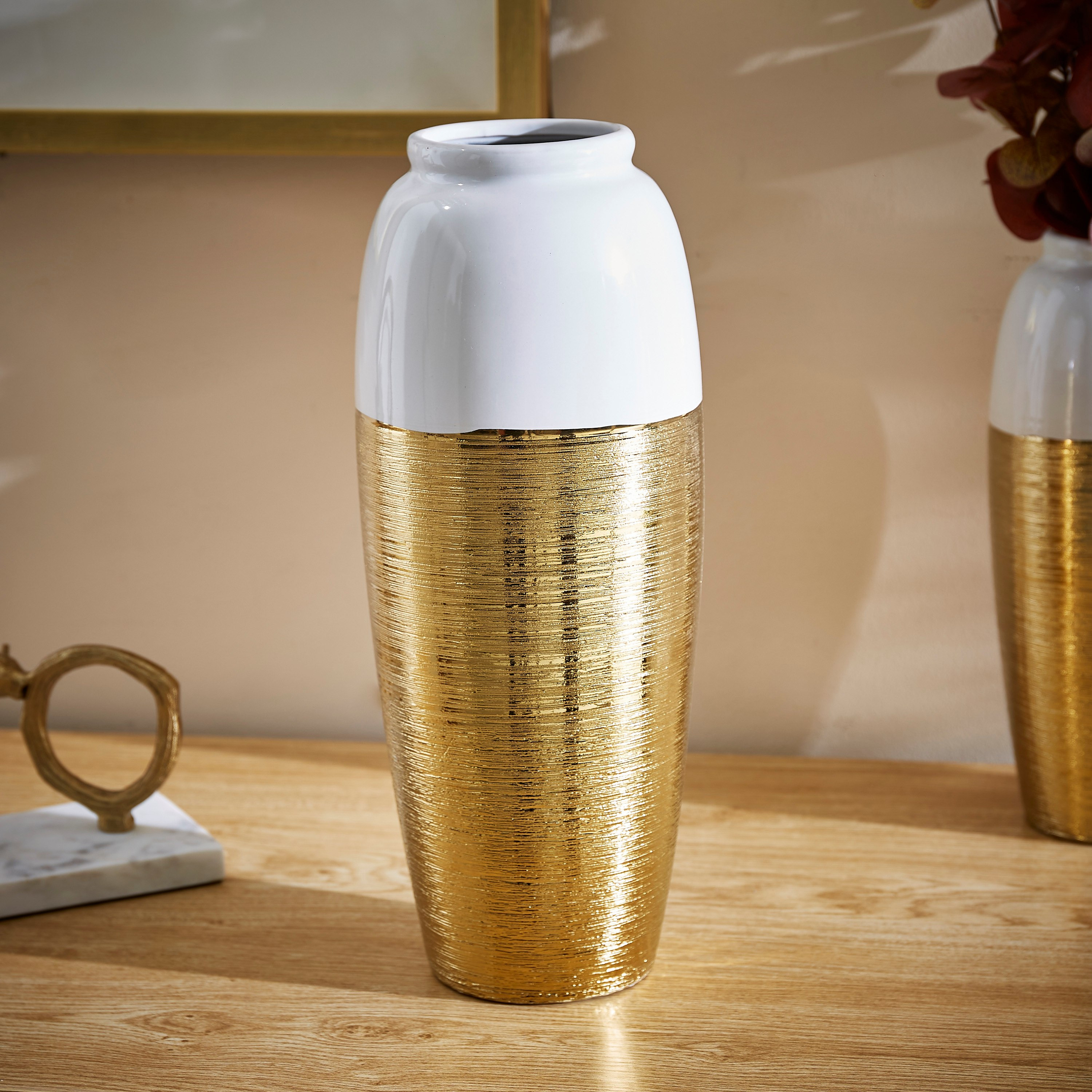 مزهرية سيراميك مزدوجة بارزة الملمس من كاسا- 14.5x14.5x35.5 سم-hbxbedroom-decorandaccessories-vases-image-1