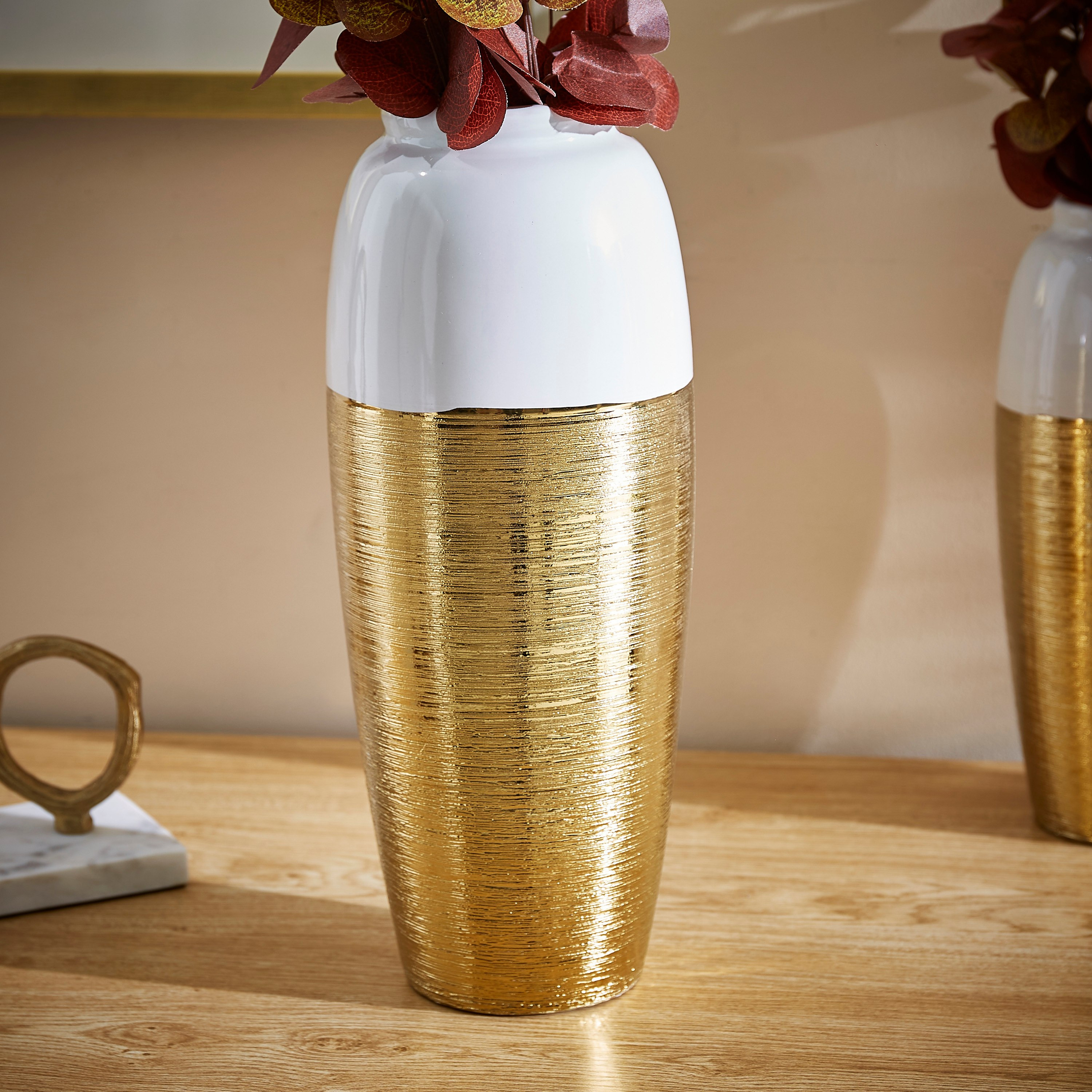 مزهرية سيراميك مزدوجة بارزة الملمس من كاسا- 14.5x14.5x35.5 سم-hbxbedroom-decorandaccessories-vases-image-2