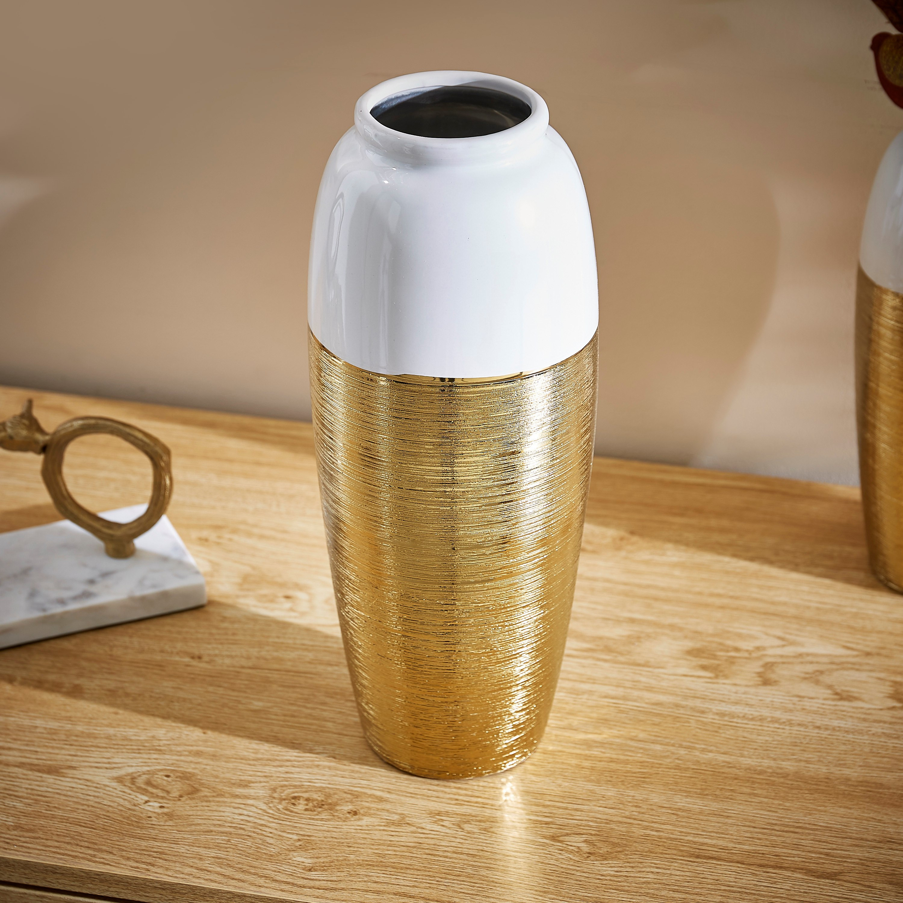 مزهرية سيراميك مزدوجة بارزة الملمس من كاسا- 14.5x14.5x35.5 سم-hbxbedroom-decorandaccessories-vases-image-3