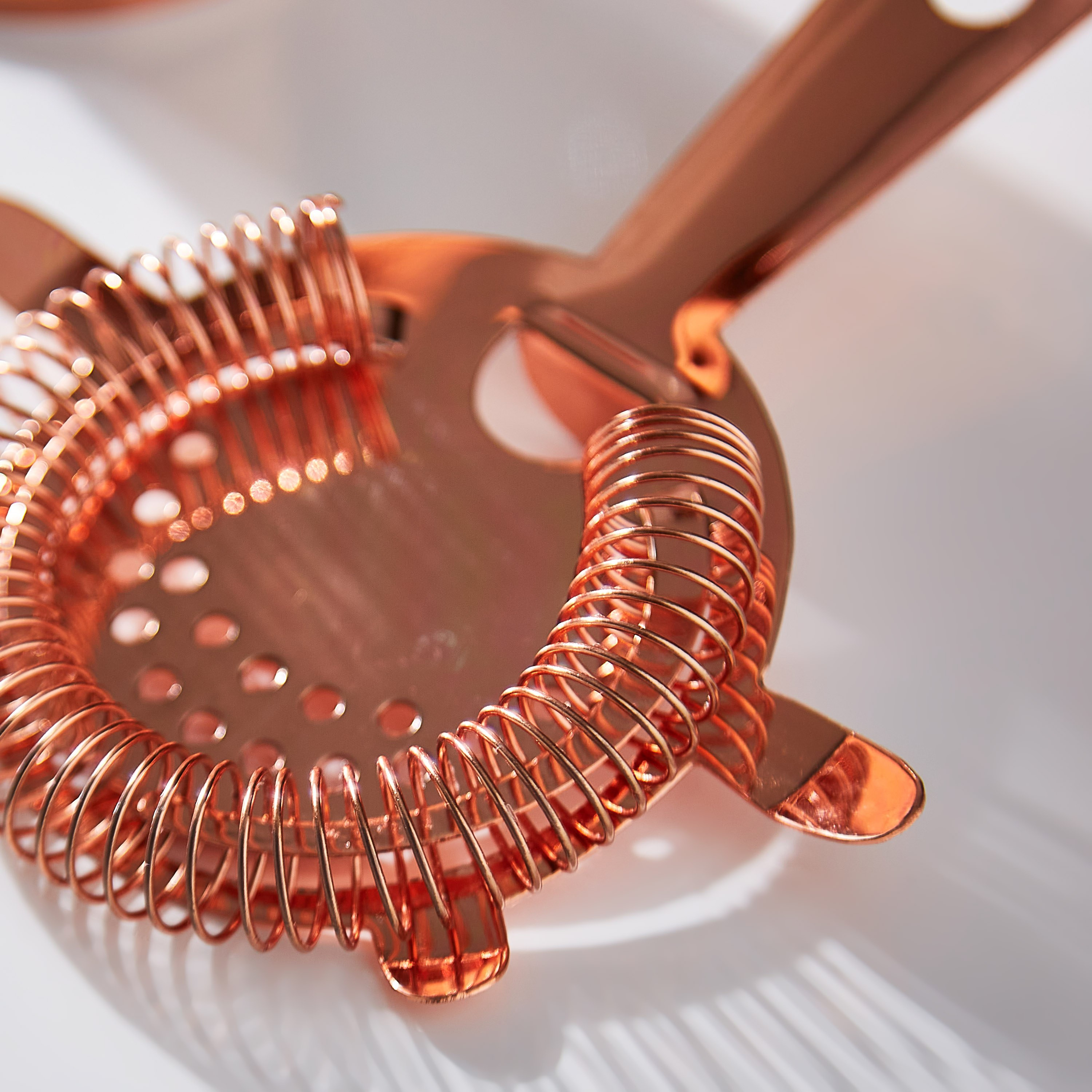 مصفاة كوكتيل نحاس من فيونا-hbxhomeware-diningandtabletop-baraccessories-image-3
