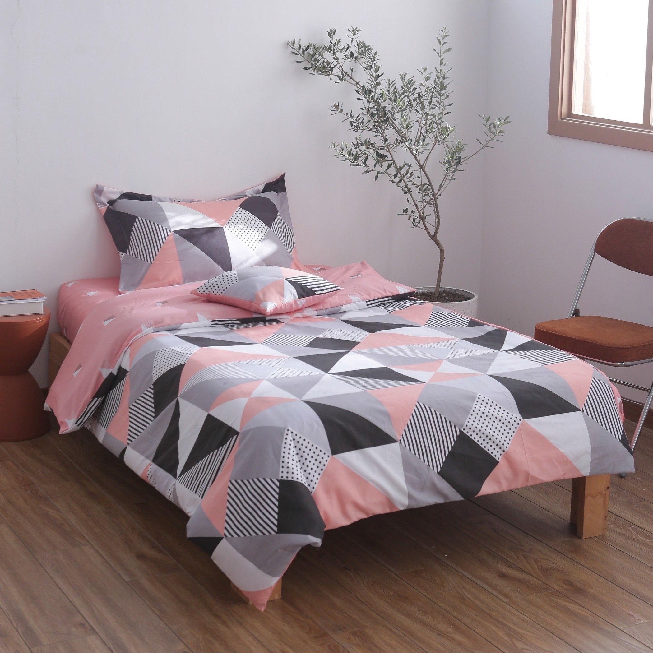 طقم غطاء لحاف مزدوج مايكروفايبر بطبعات 4 قطع من فيونا - 150x220 سم-hbxhomeware-hbxkidsandyouth-image-1