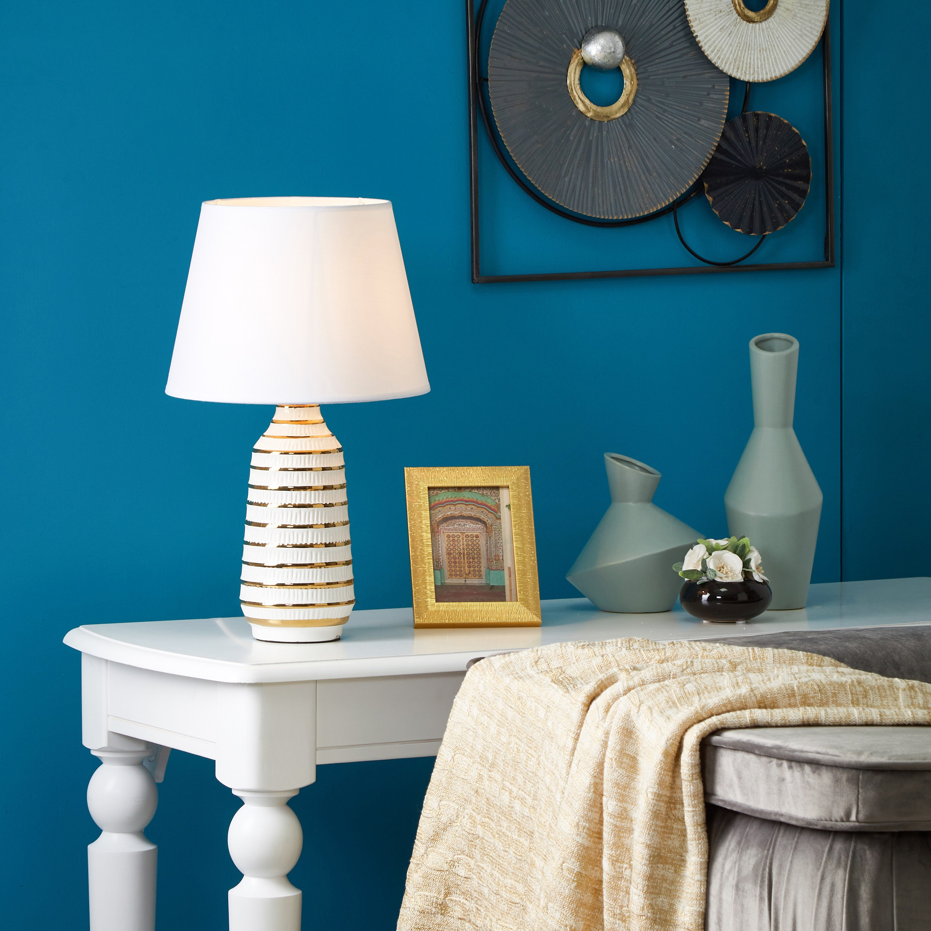مصباح طاولة سيراميك بضلع ذهبي من سكايلر - 46 سم-hbxlivingroom-lighting-tablelamps-image-4