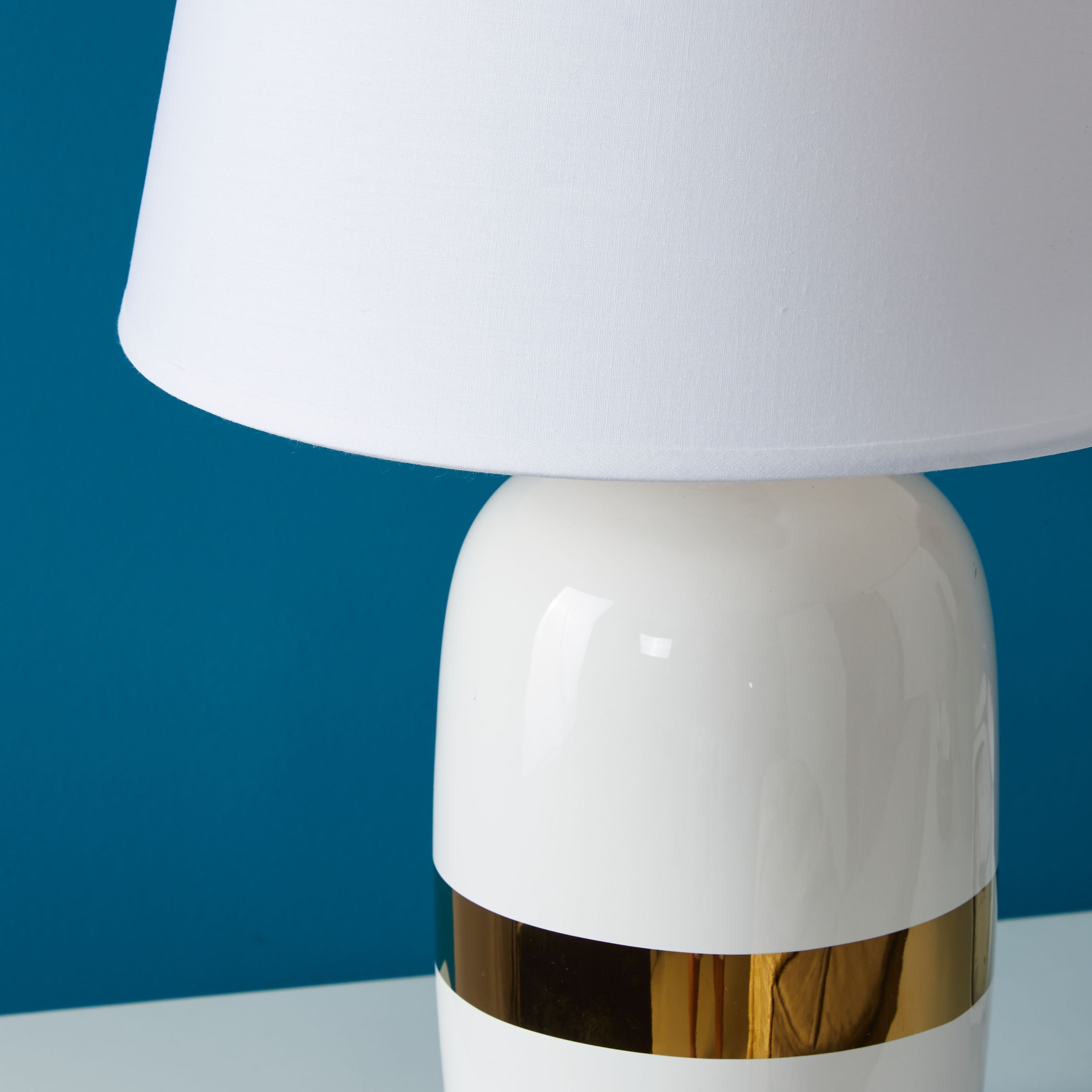مصباح طاولة سيراميك بسوار ذهبي من سكايلر - 44 سم-hbxlivingroom-lighting-tablelamps-image-3