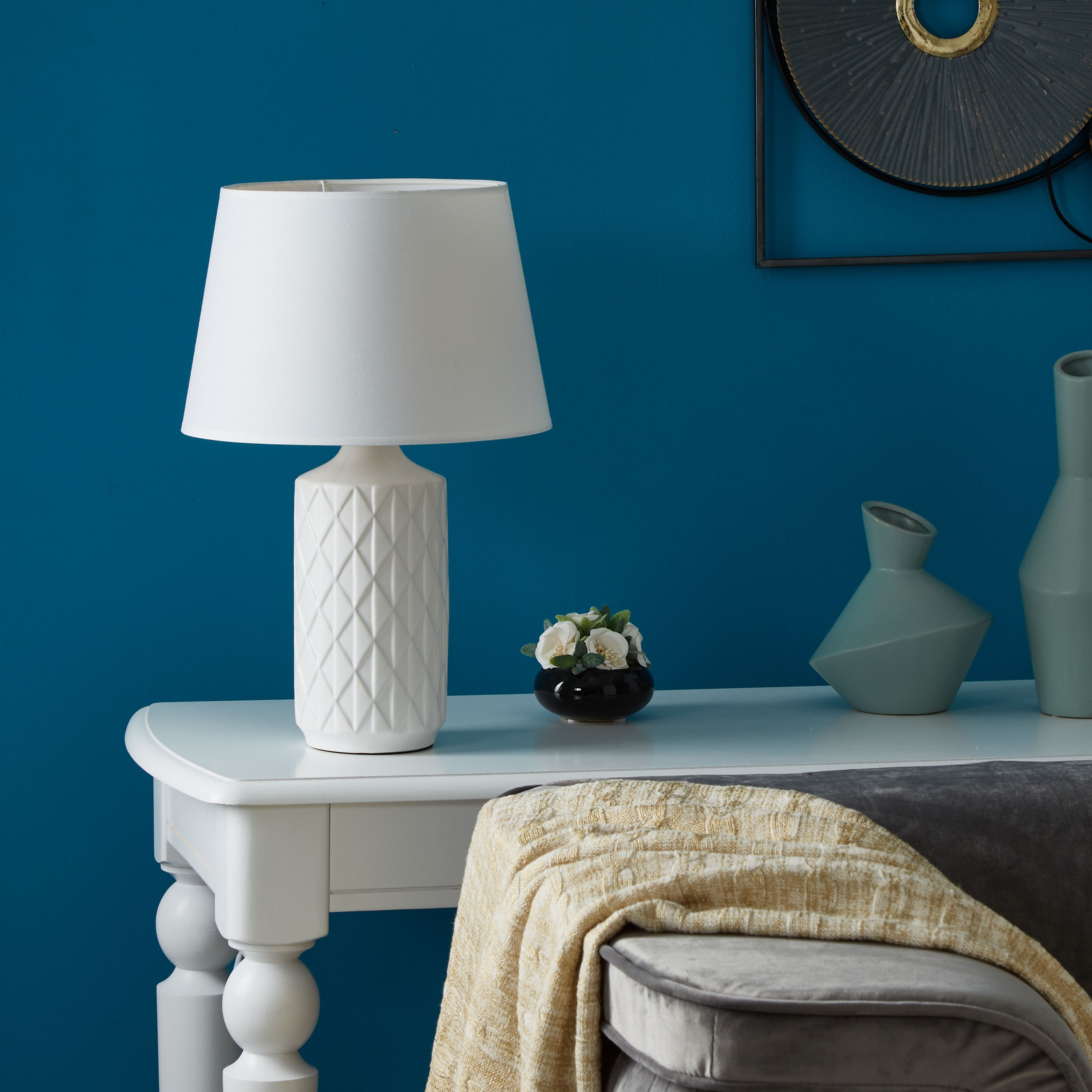 مصباح طاولة سيراميك بقاعدة بنمط ماسي من سكايلر - 45 سم-hbxlivingroom-lighting-tablelamps-image-4