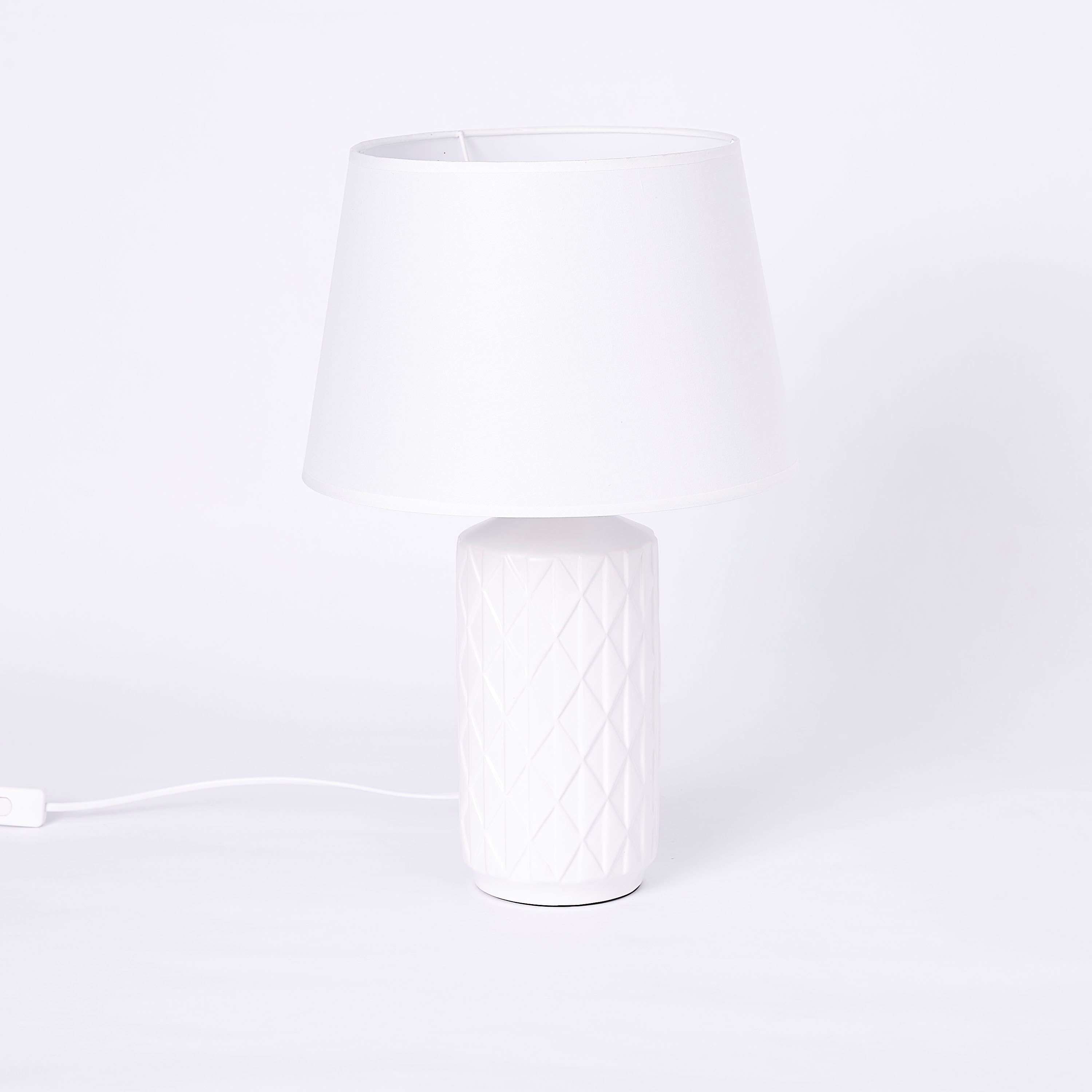 مصباح طاولة سيراميك بقاعدة بنمط ماسي من سكايلر - 45 سم-hbxlivingroom-lighting-tablelamps-image-5