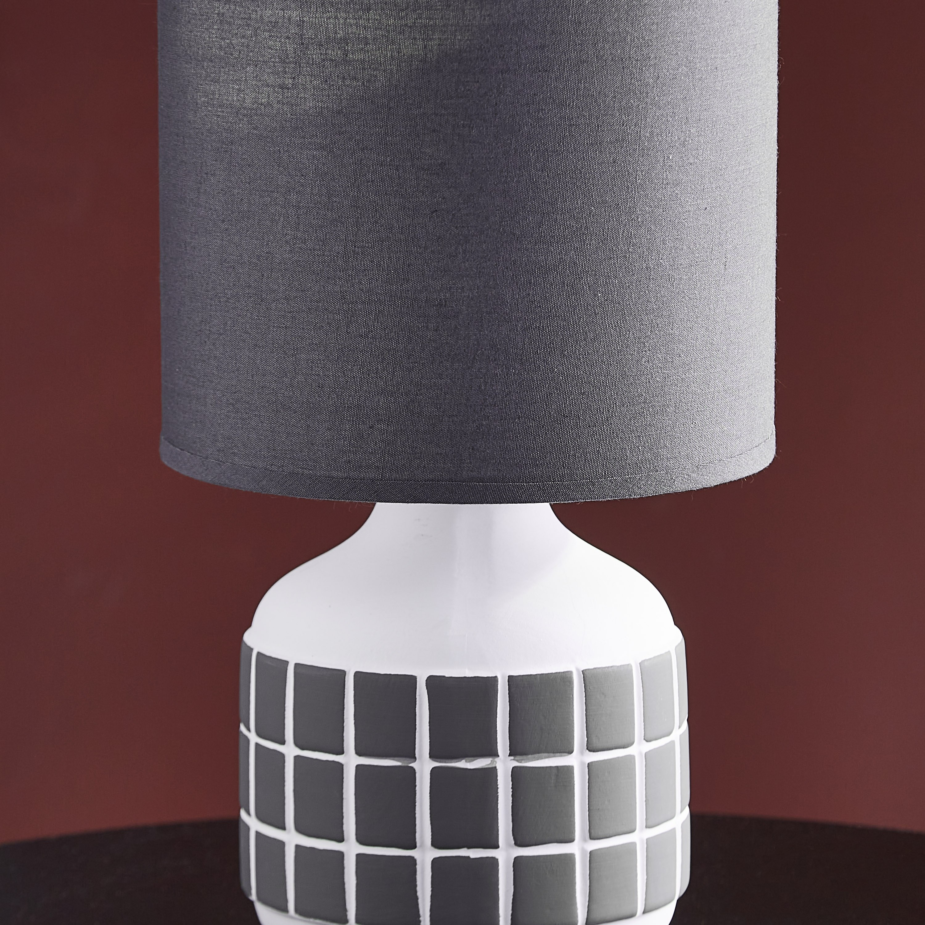 مصباح طاولة سيراميك من جليتان - 15x15x30 سم-hbxlivingroom-lighting-tablelamps-image-3