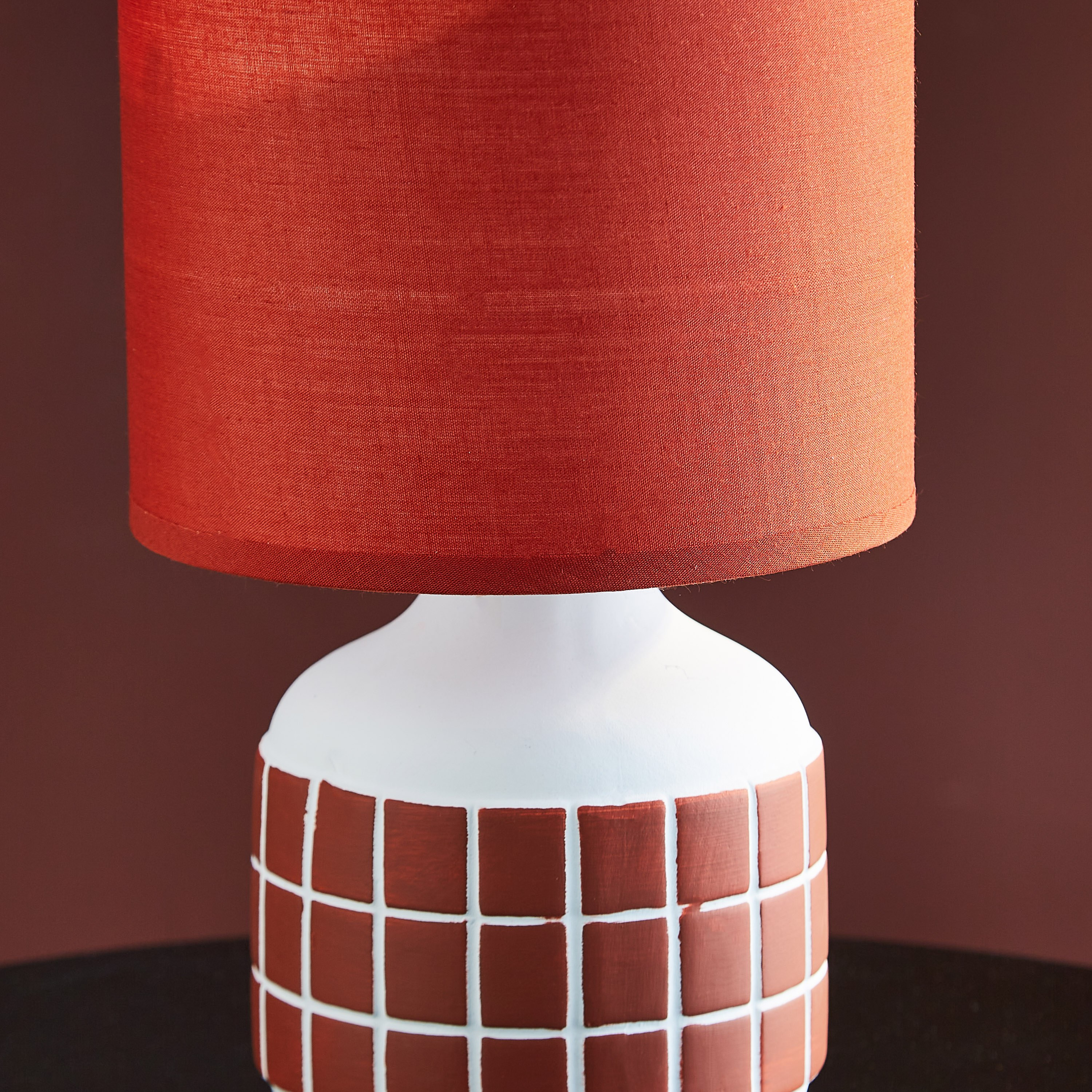 مصباح طاولة سيراميك من جليتان - 15x15x30 سم-hbxlivingroom-lighting-tablelamps-image-3