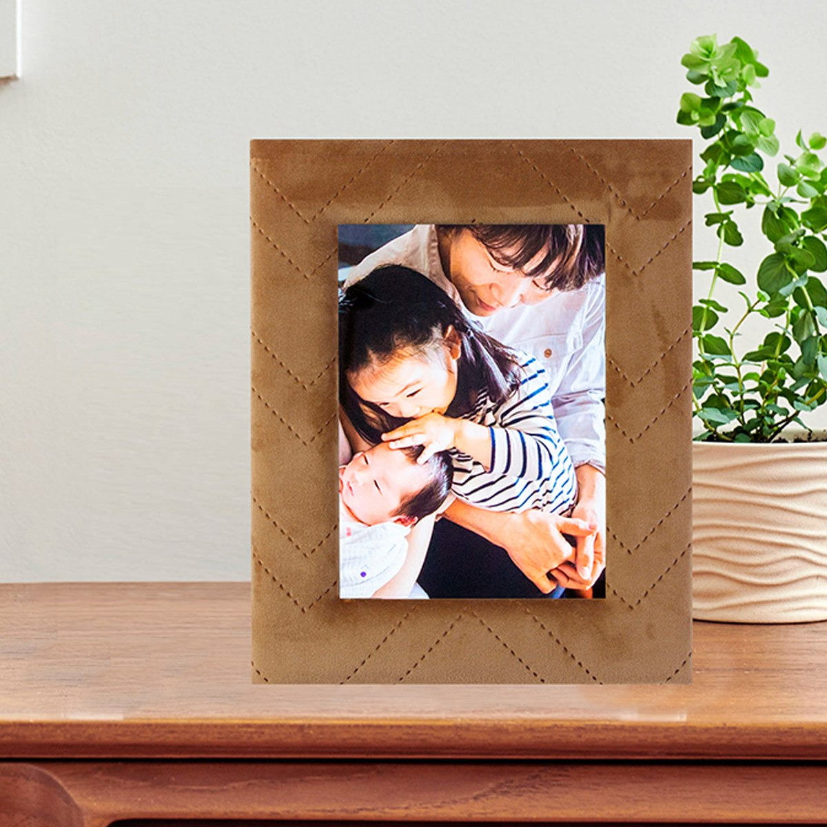 إطار صور مخملي من آمور - 13 × 18 سم-hbxbedroom-decorandaccessories-photoframes-image-1