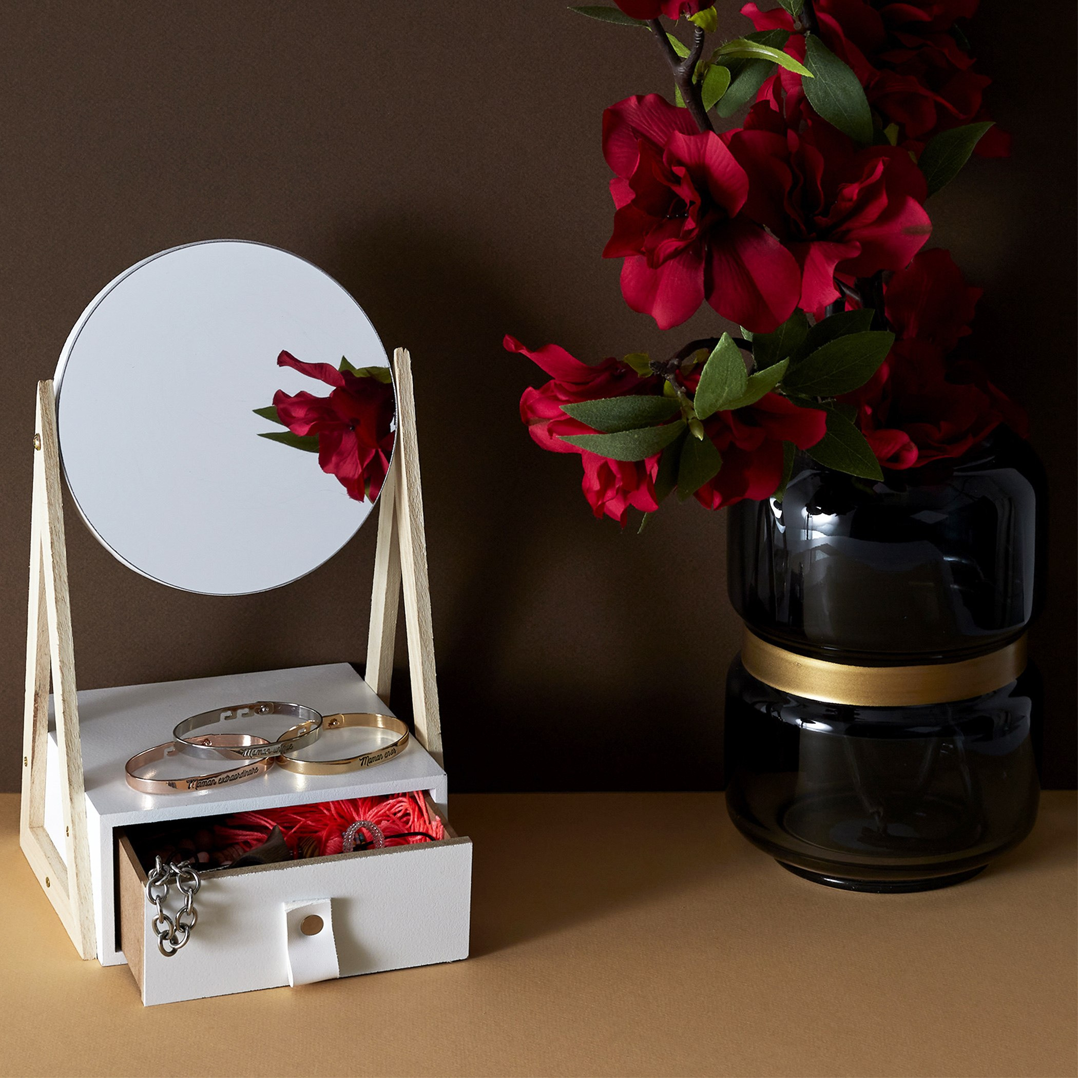 صندوق مجوهرات مع مرآة من آمور-hbxbedroom-bedroomaccessories-jewelleryboxesandholders-image-1