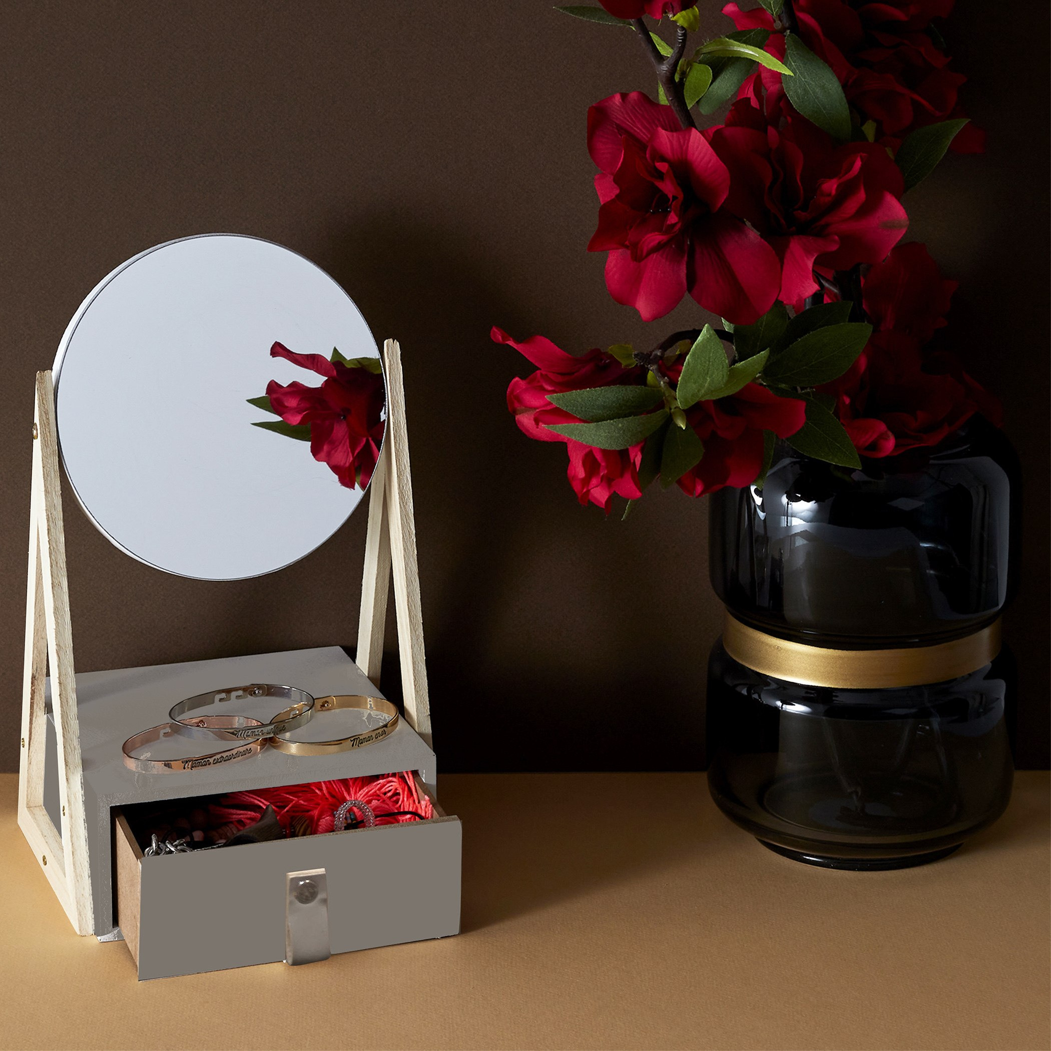 صندوق مجوهرات بمرآة من آموري-hbxbedroom-bedroomaccessories-jewelleryboxesandholders-image-1