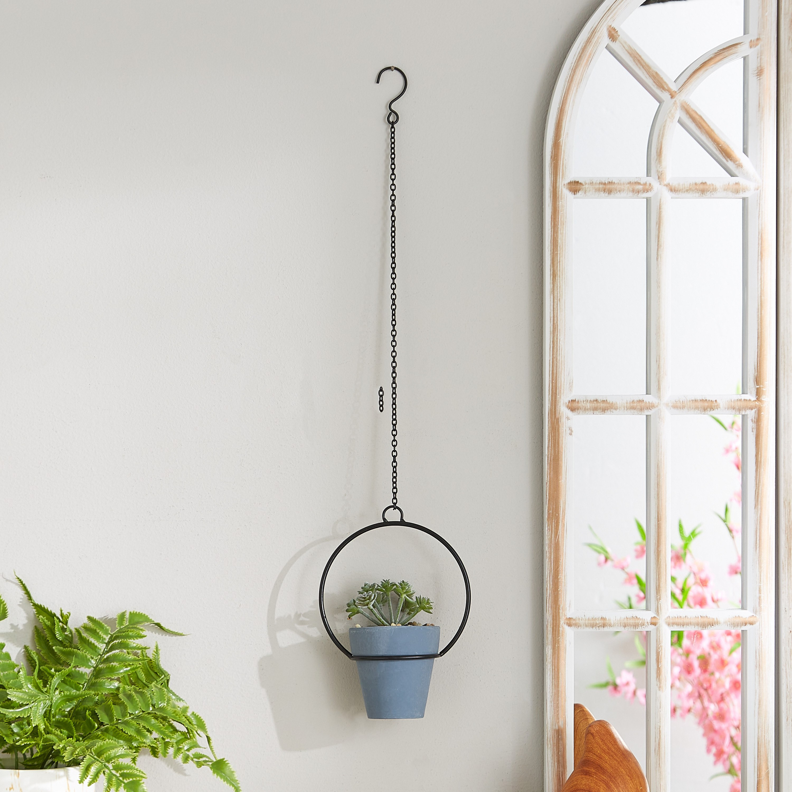 نبات اصطناعي بمعلّق معدني - 14 سم-hbxdecorandfurnishings-homeaccessories-artificialflowersandplants-image-1
