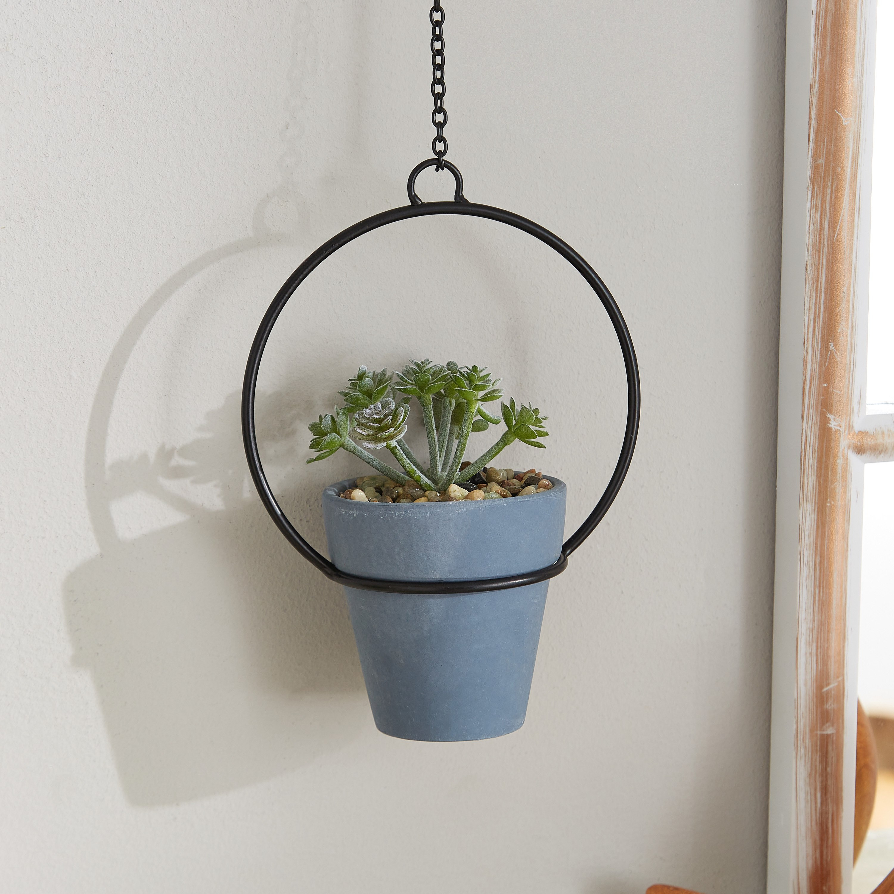 نبات اصطناعي بمعلّق معدني - 14 سم-hbxdecorandfurnishings-homeaccessories-artificialflowersandplants-image-2
