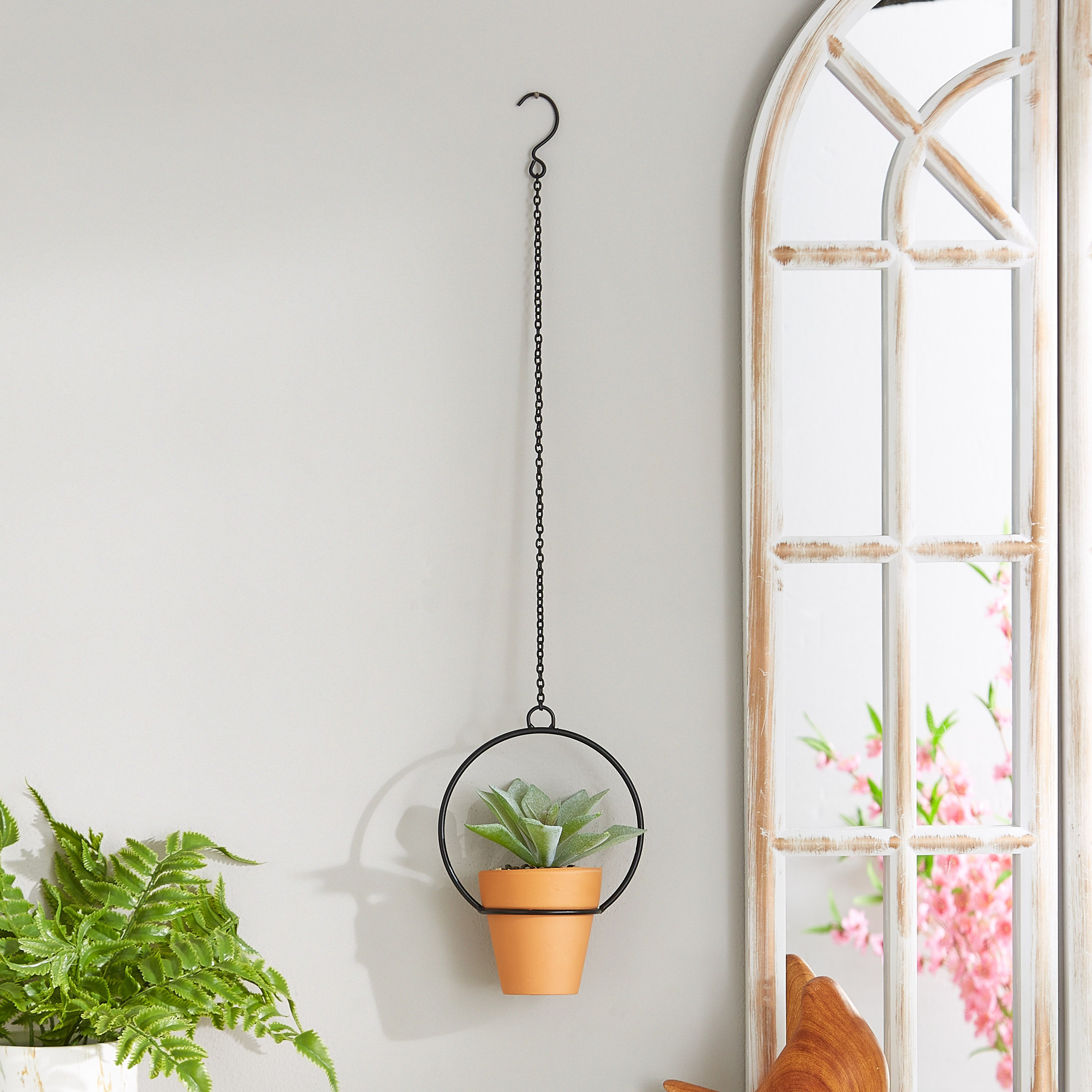 نبات اصطناعي بمعلّق معدني-hbxdecorandfurnishings-homeaccessories-artificialflowersandplants-image-1