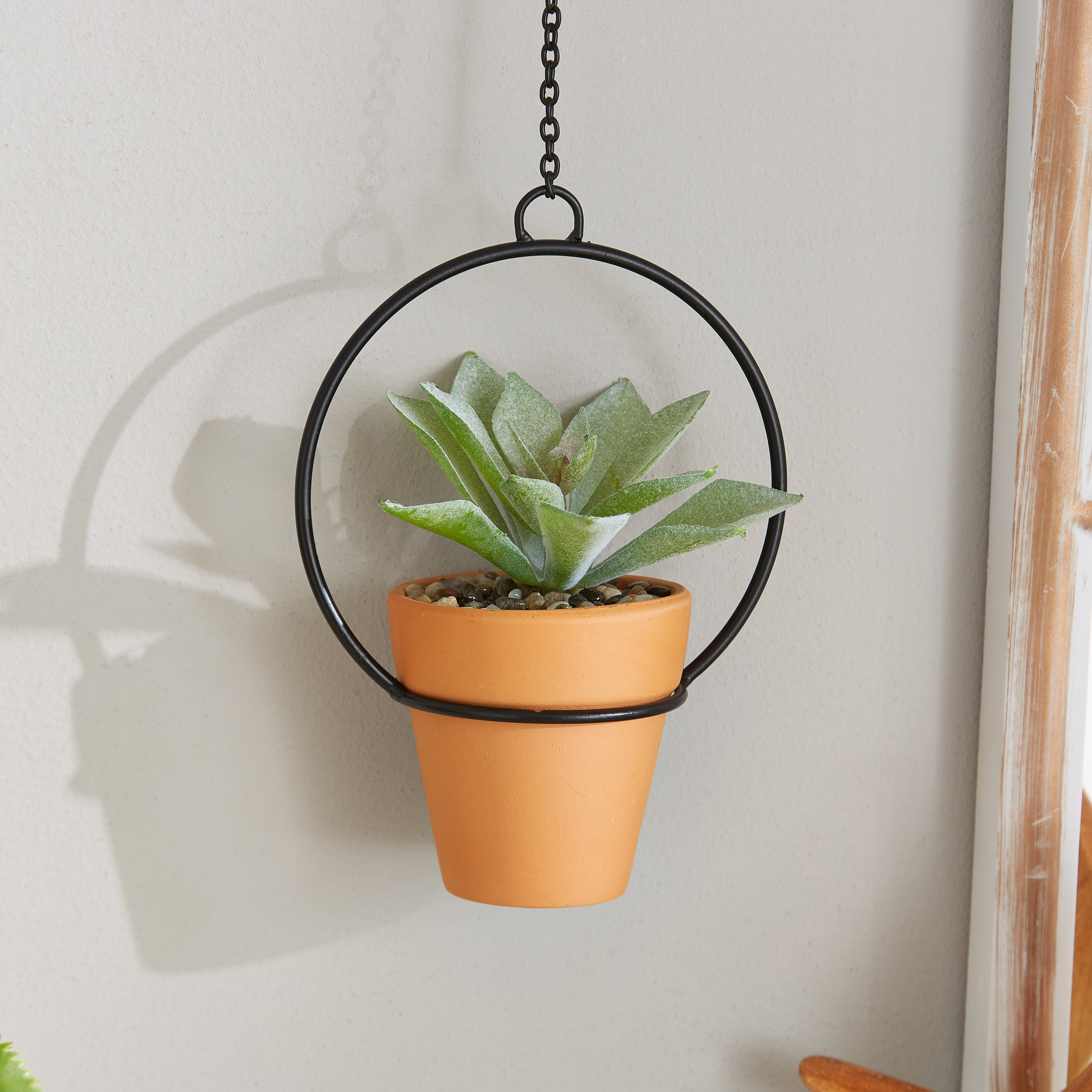نبات اصطناعي بمعلّق معدني-hbxdecorandfurnishings-homeaccessories-artificialflowersandplants-image-2