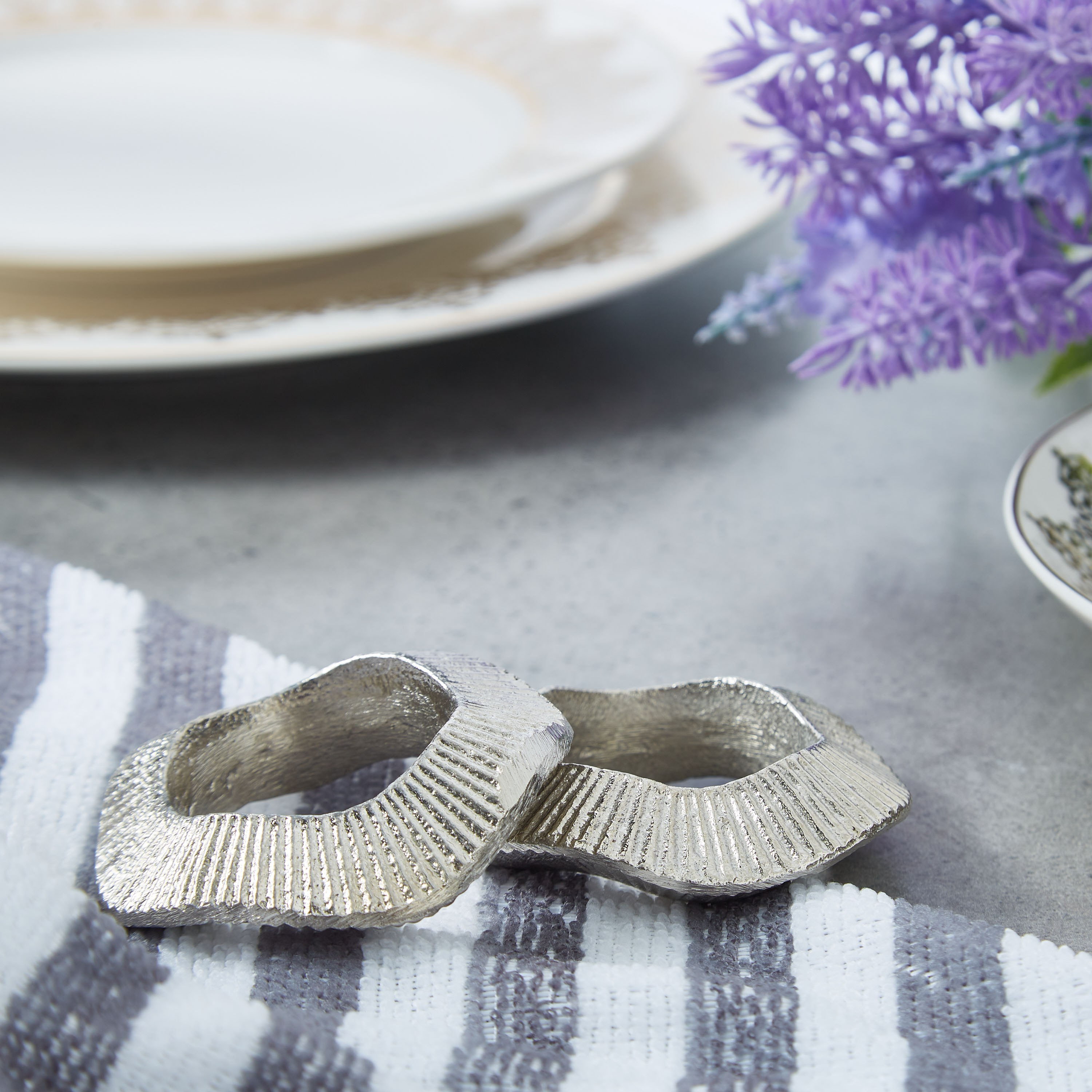 حلقة مناديل معدنية من ويف - طقم من قطعتين-hbxdecorandfurnishings-homefurnishings-tablelinens-image-1