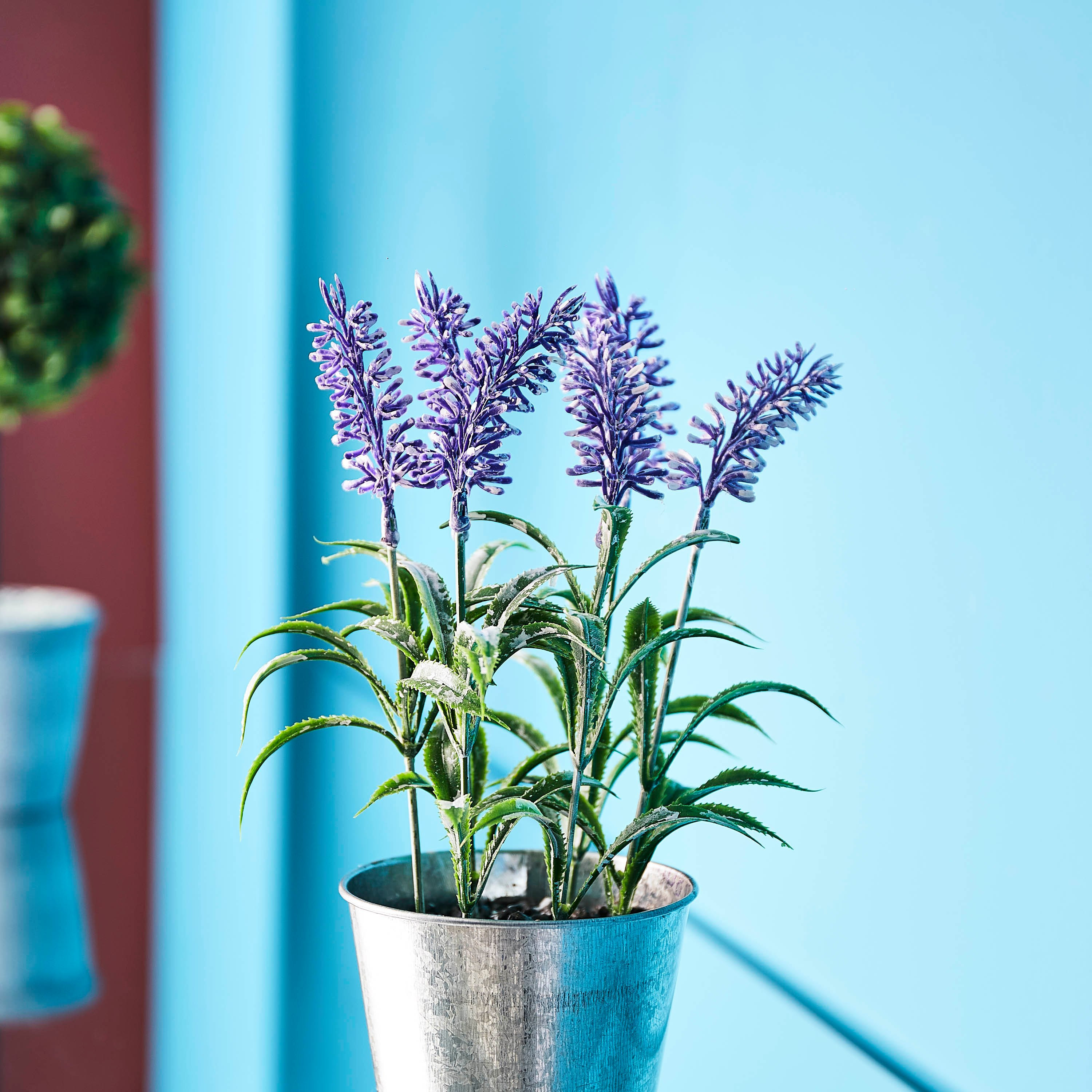 لافندر في وعاء قصدير من ليفيا-hbxhomeware-hbxdecorandfurnishings-image-2