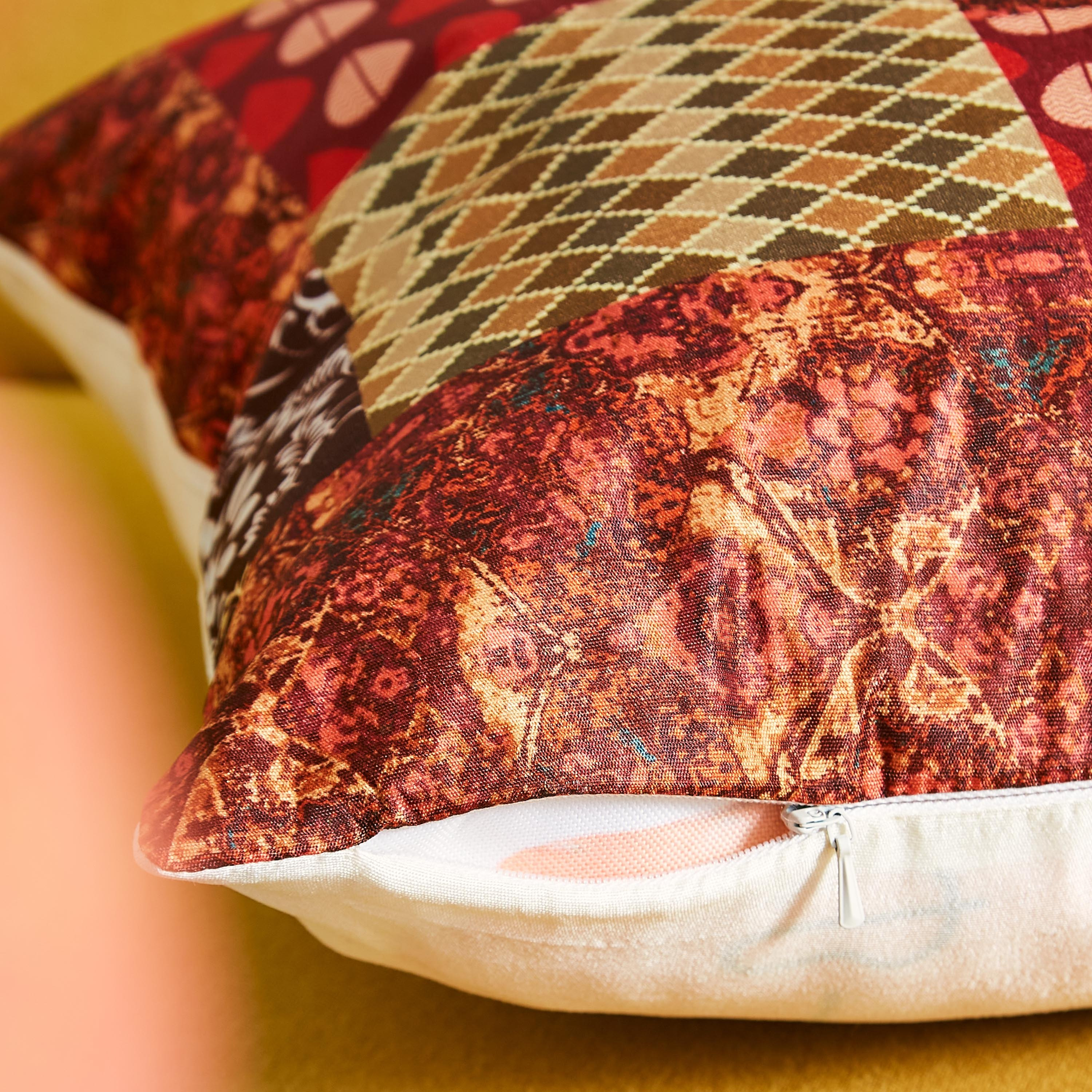 غطاء وسادة بطبعات رقعات متداخلة من إيدوكي - 40x40 سم-hbxhomeware-cushionsandcovers-cushioncovers-image-3