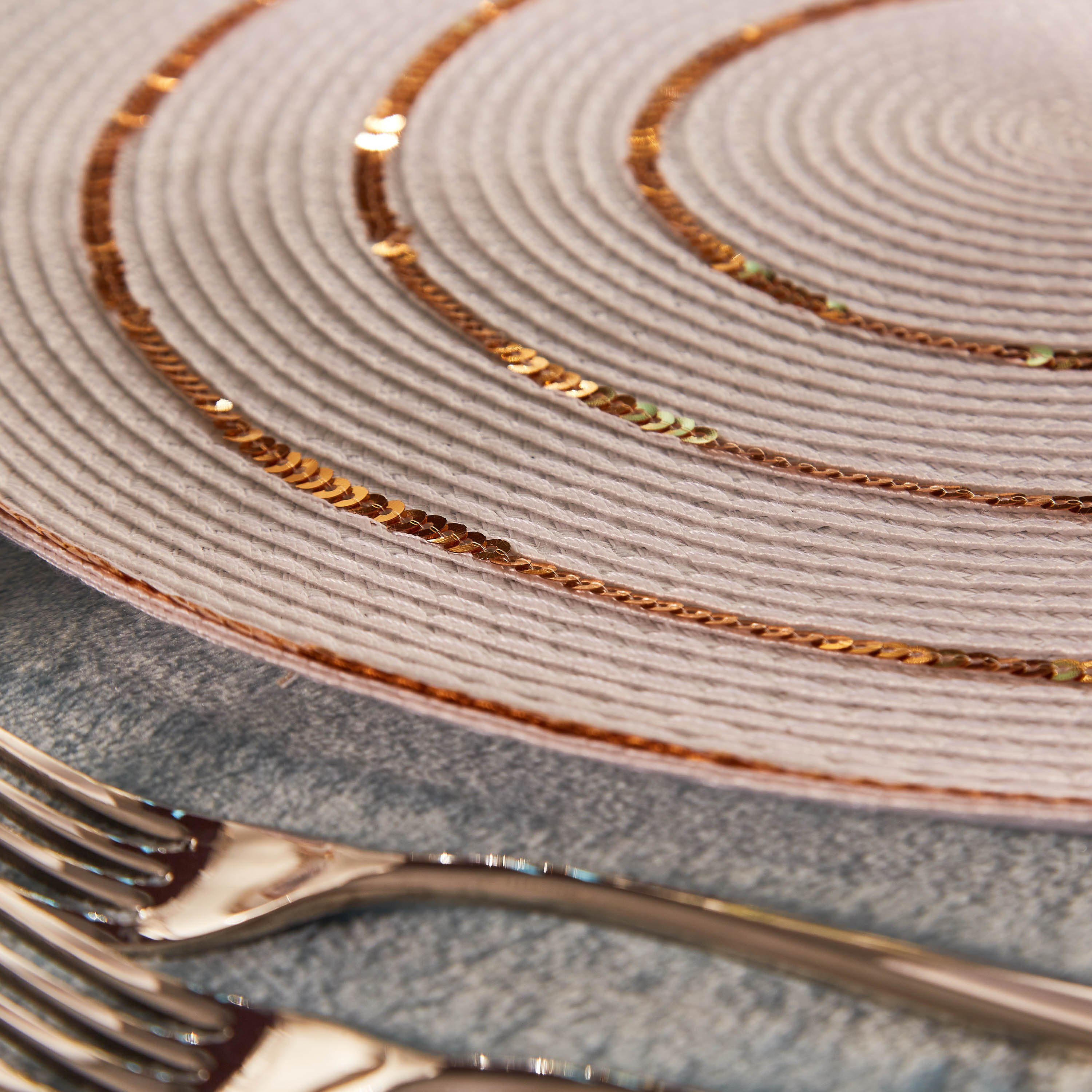 لبادة صحون بولي بروبلين من سيلفي - 38 سم-hbxdecorandfurnishings-homefurnishings-tablelinens-image-2
