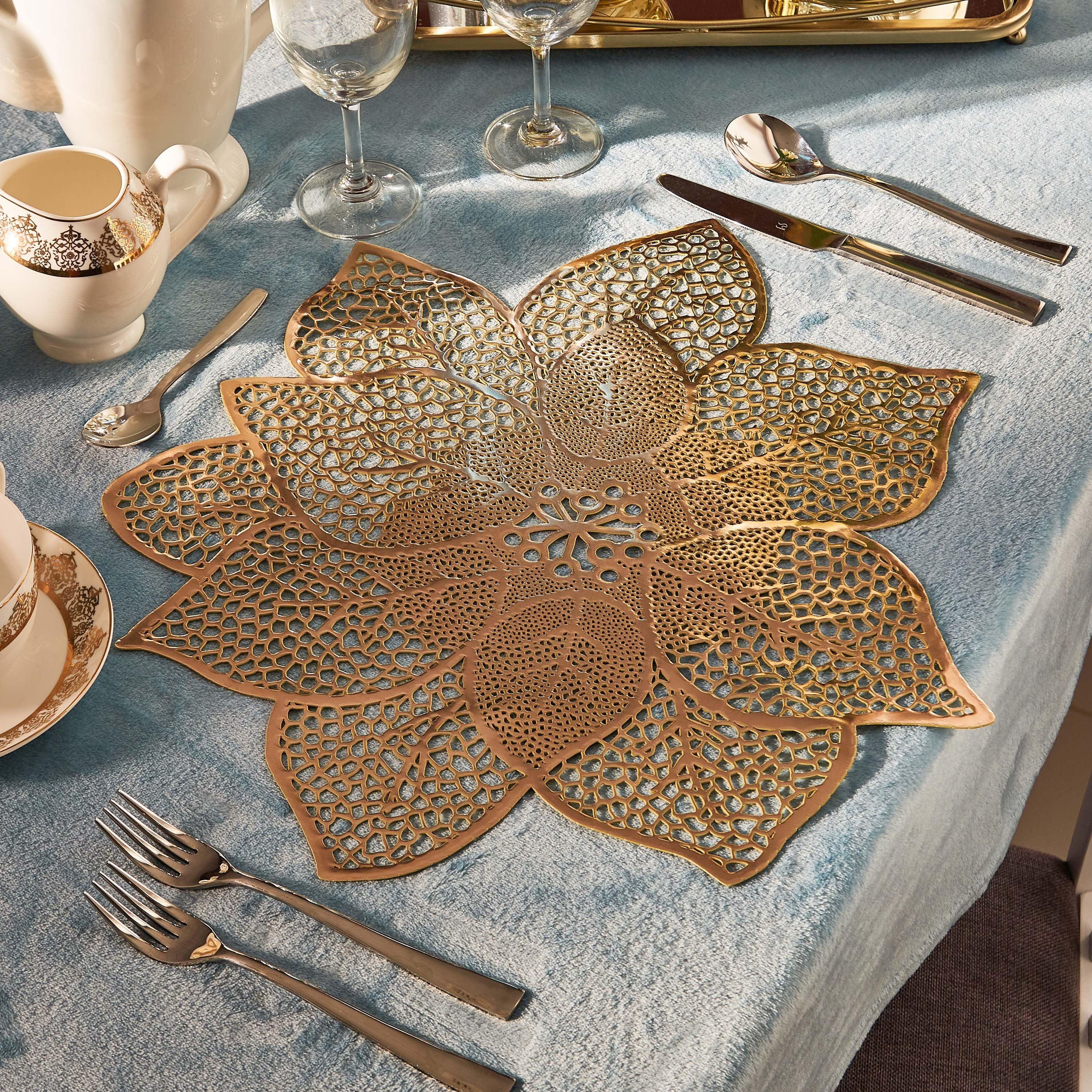 لبادة صحون بي في سي من آفا - 43x42 سم-hbxdecorandfurnishings-homefurnishings-tablelinens-image-1