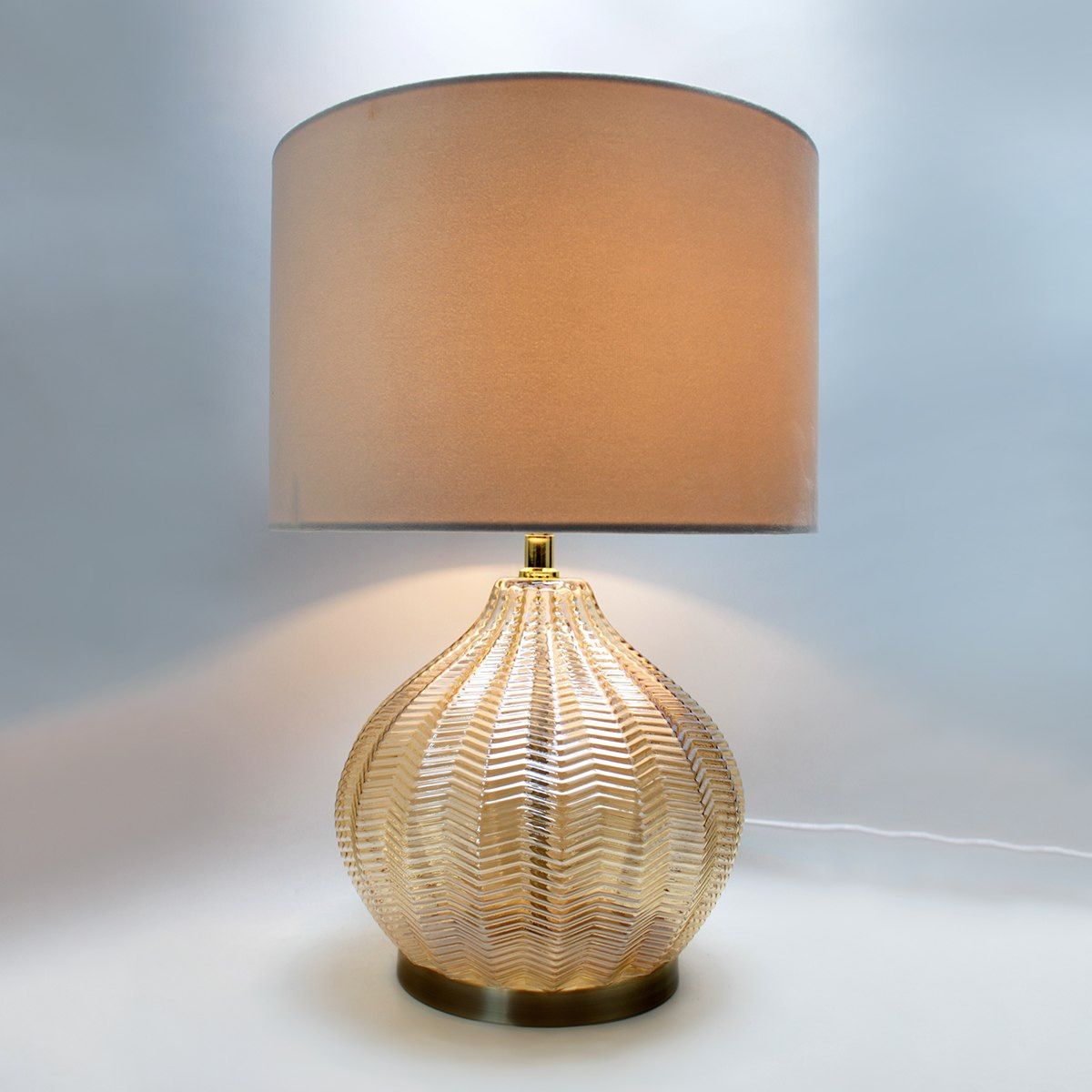مصباح طاولة زجاجي مزخرف بقاعدة مضلعة من كوين- 30x48 سم-hbxlivingroom-lighting-tablelamps-image-3
