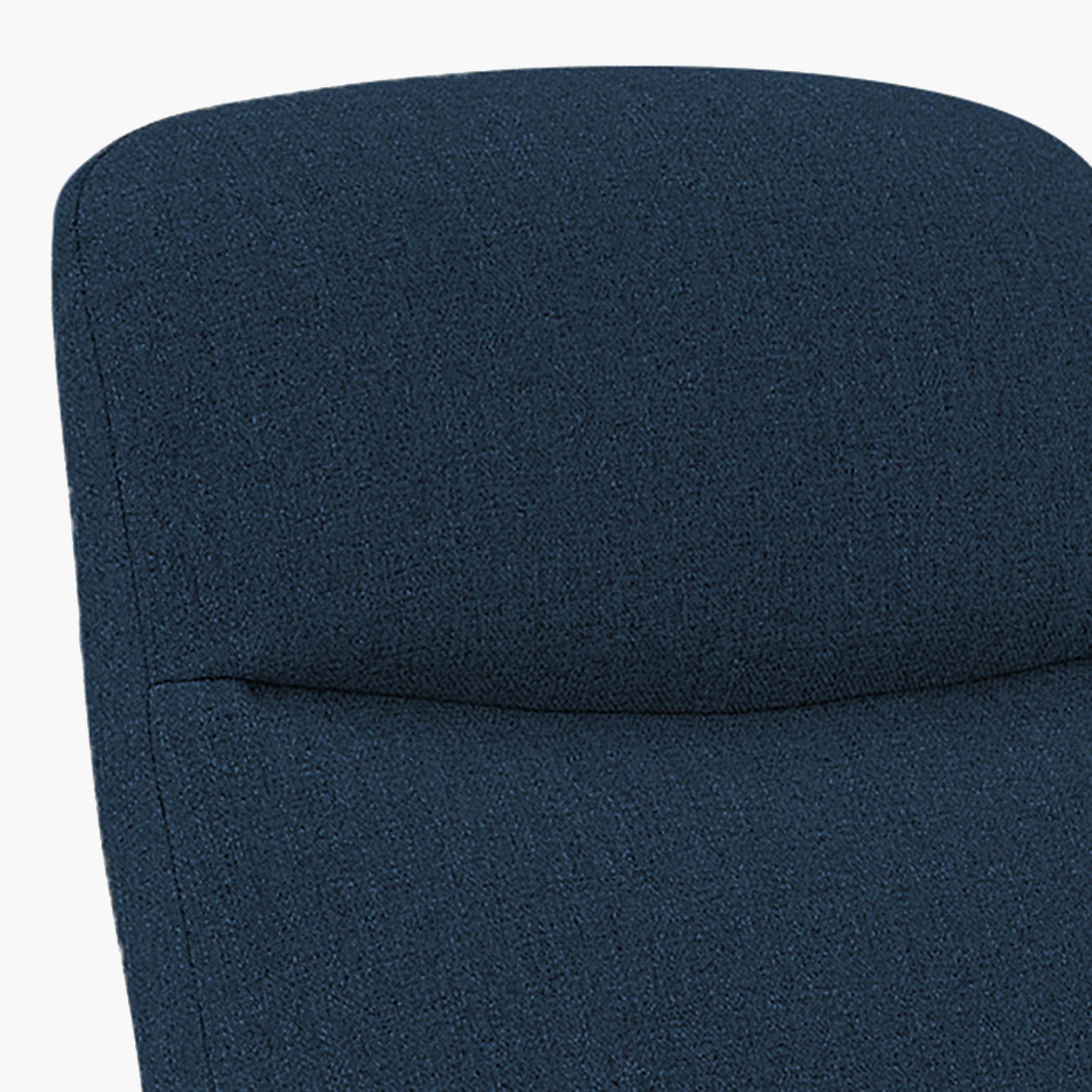 مقعد مع مسند قدم من دالبي-hbxlivingroom-sofasandarmchairs-easychairs-image-3