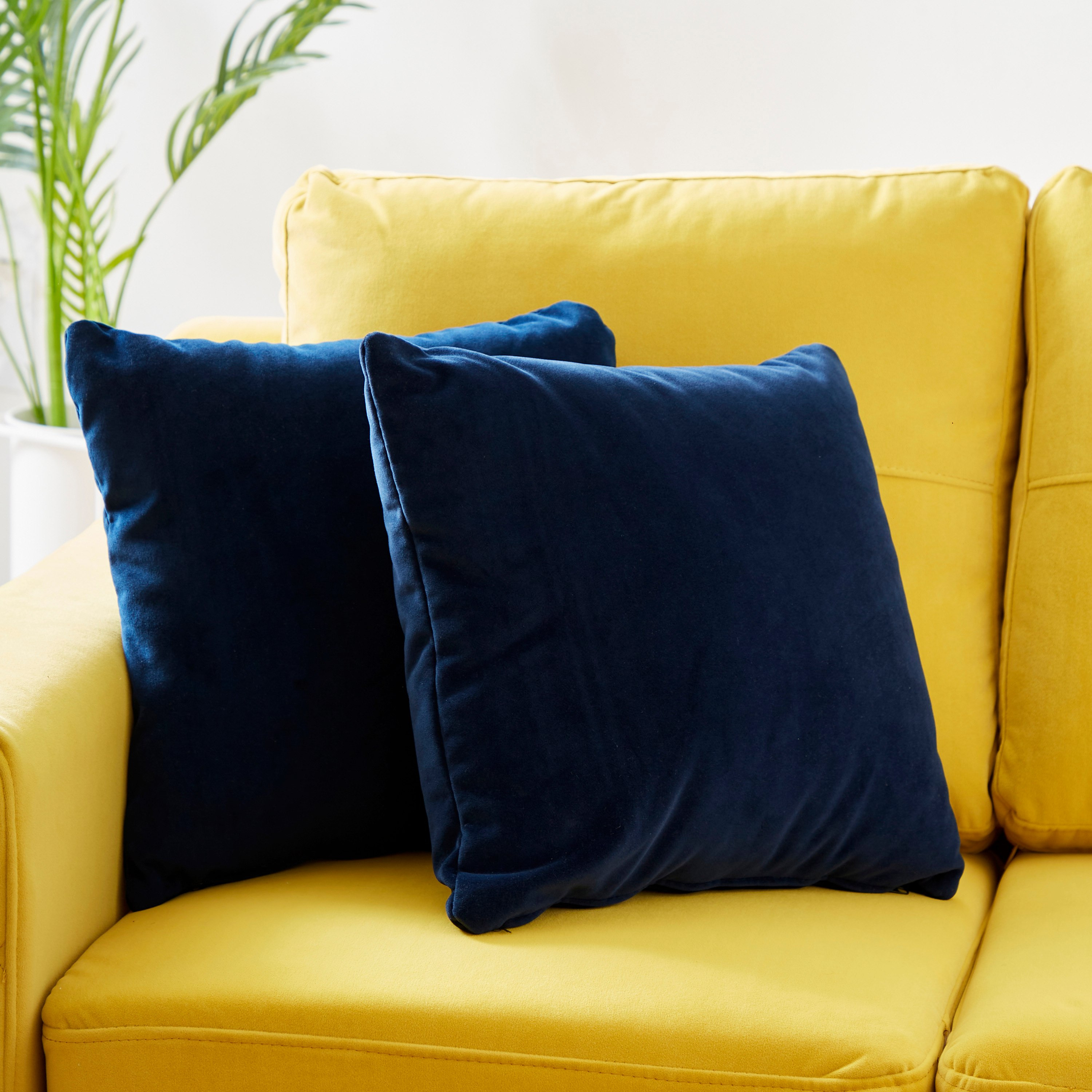 كنبة 3 مقاعد بوسادتين من ويلكن-hbxlivingroom-sofasandarmchairs-sofas-image-3