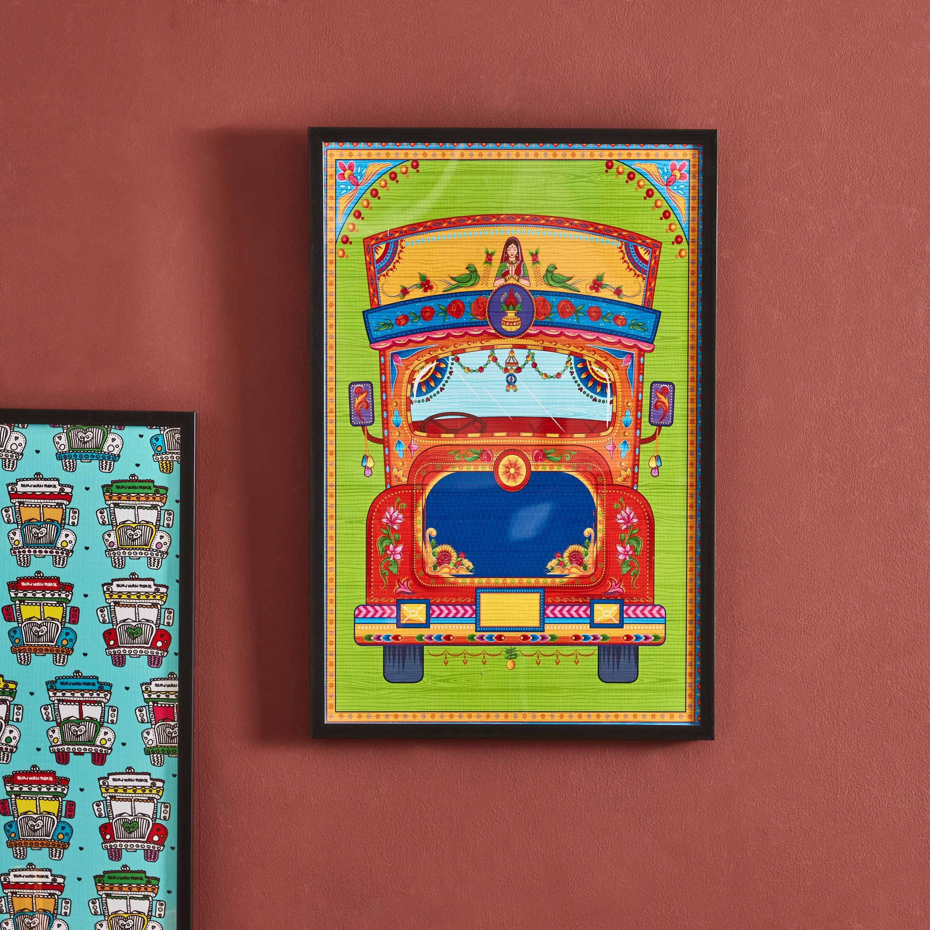 لوحة كانفاس مؤطرة لوري من إندي فايب - 40x3x60 سم-hbxhomeware-hbxdecorandfurnishings-image-1